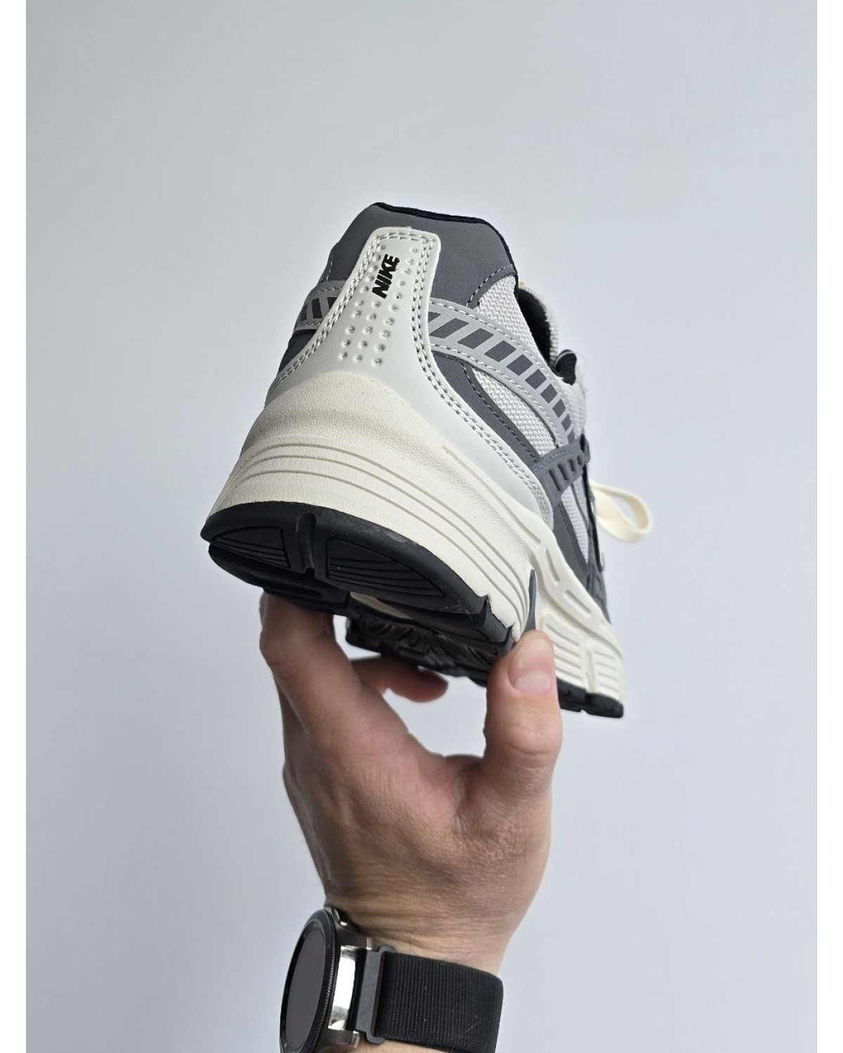 Nike Initiator Light Grey