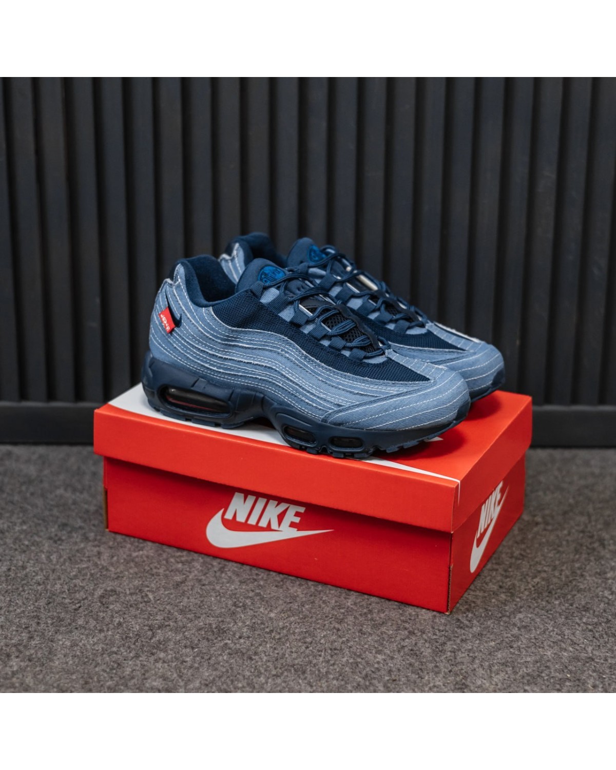 Nike Air Max 95 OG Levi’s Obsidian