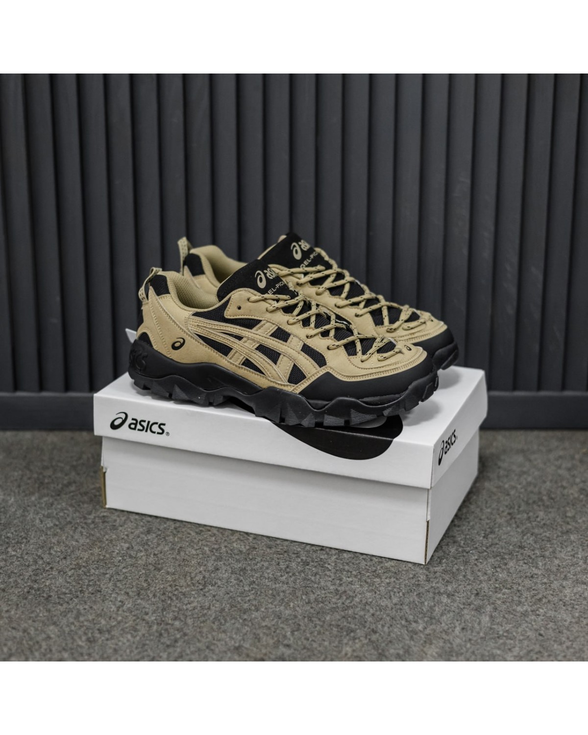 Asics Gel-Pickax Beige Black