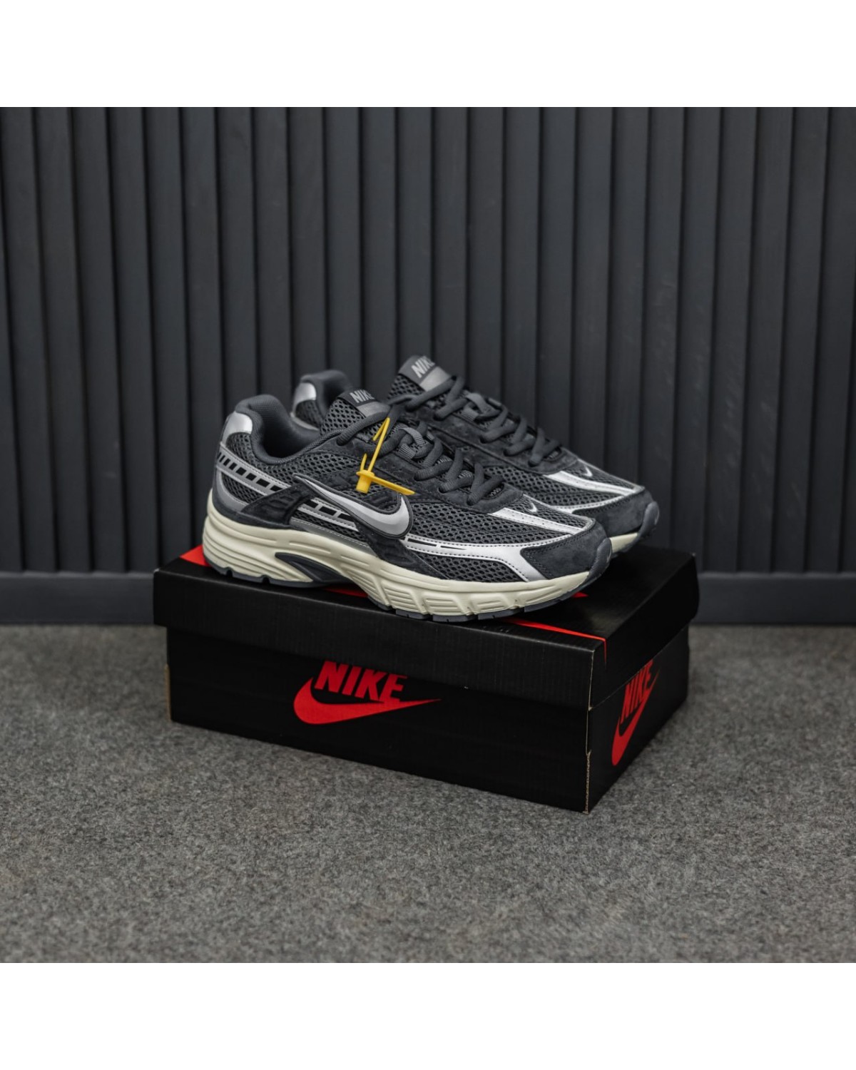 Nike Initiator