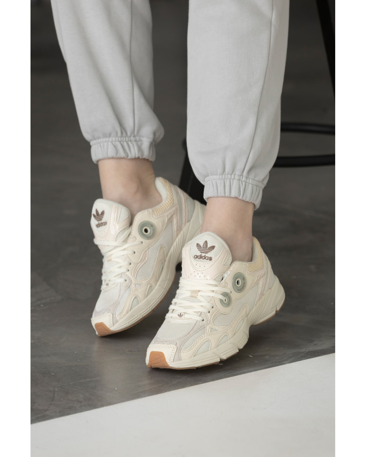 Adidas Astir Beige