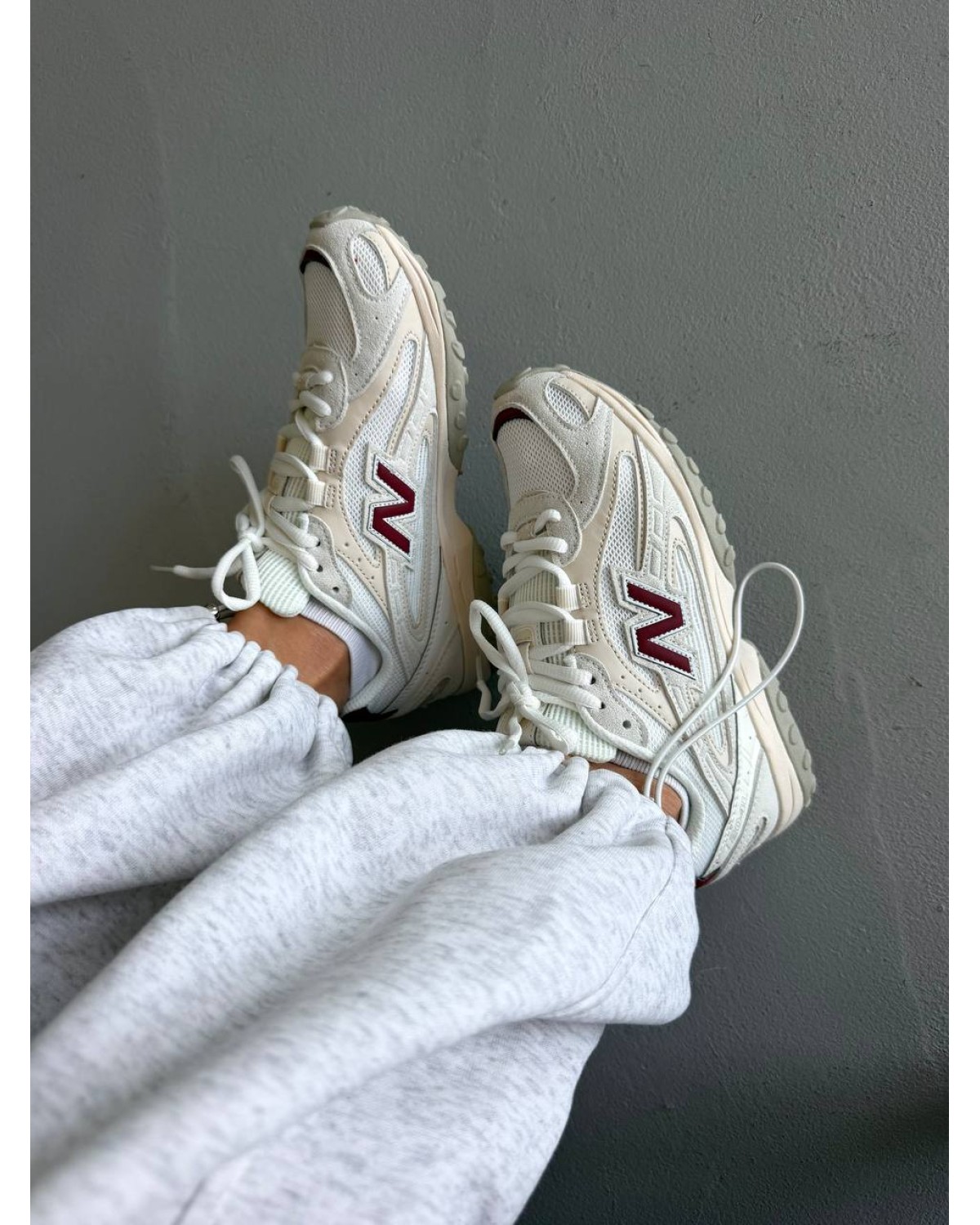 New Balance 204L Cream/Burgundy New Balance 204L Cream/Burgundy