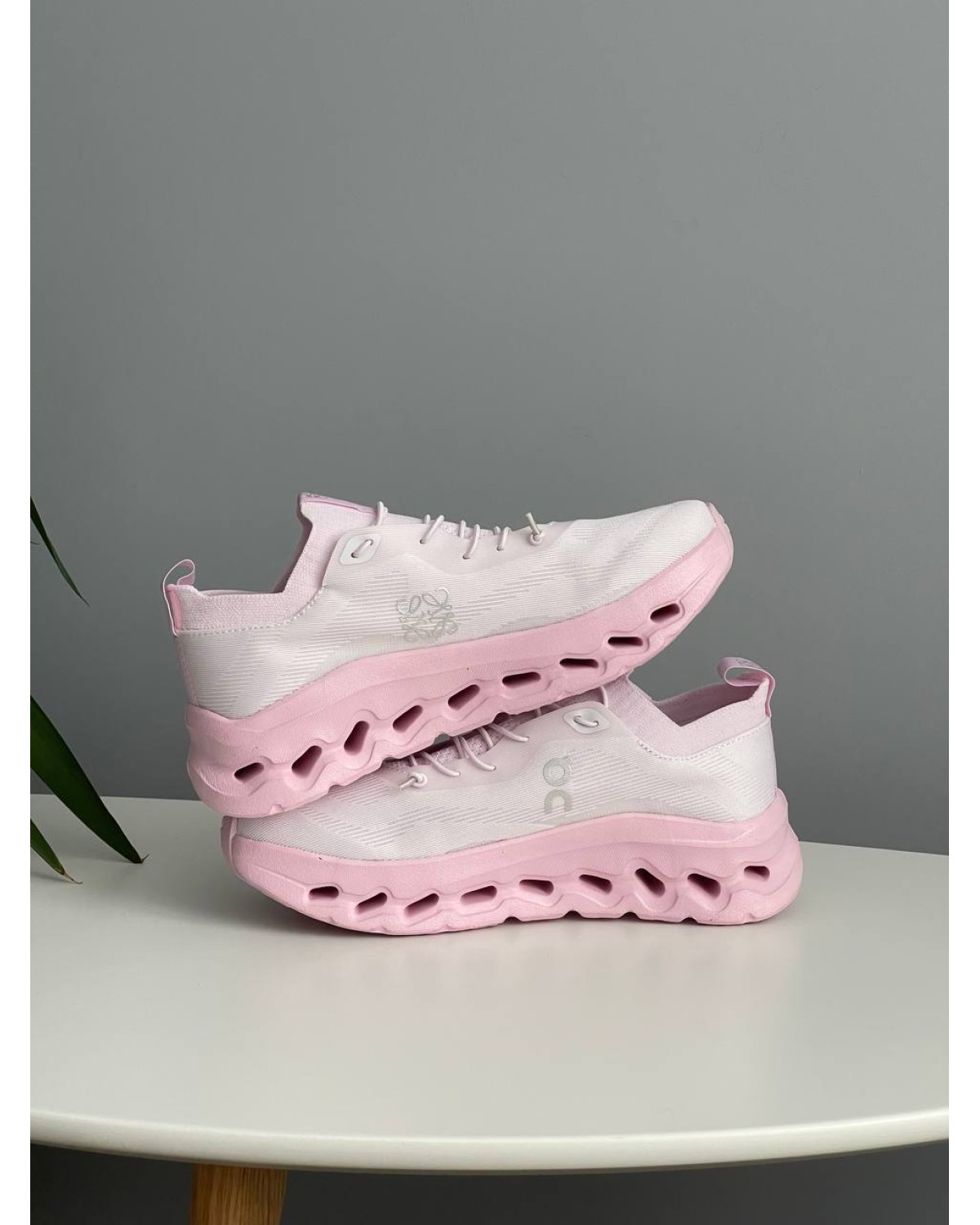 ON Running Cloudtilt x Loewe Pale Pink