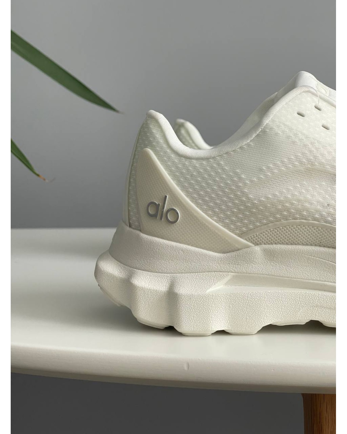 Alo Yoga Runner White