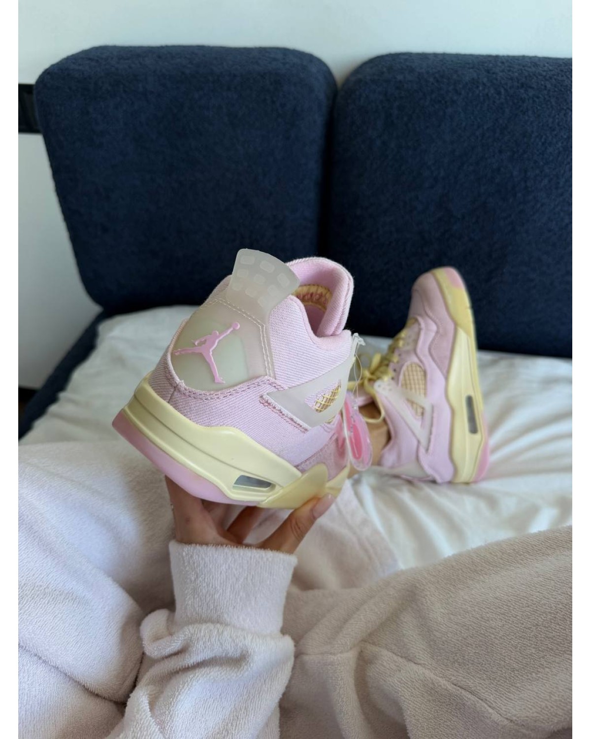 Nike Air Jordan 4 Pearl Pink / Iced Carmine Nike Air Jordan 4 Pearl Pink / Iced Carmine