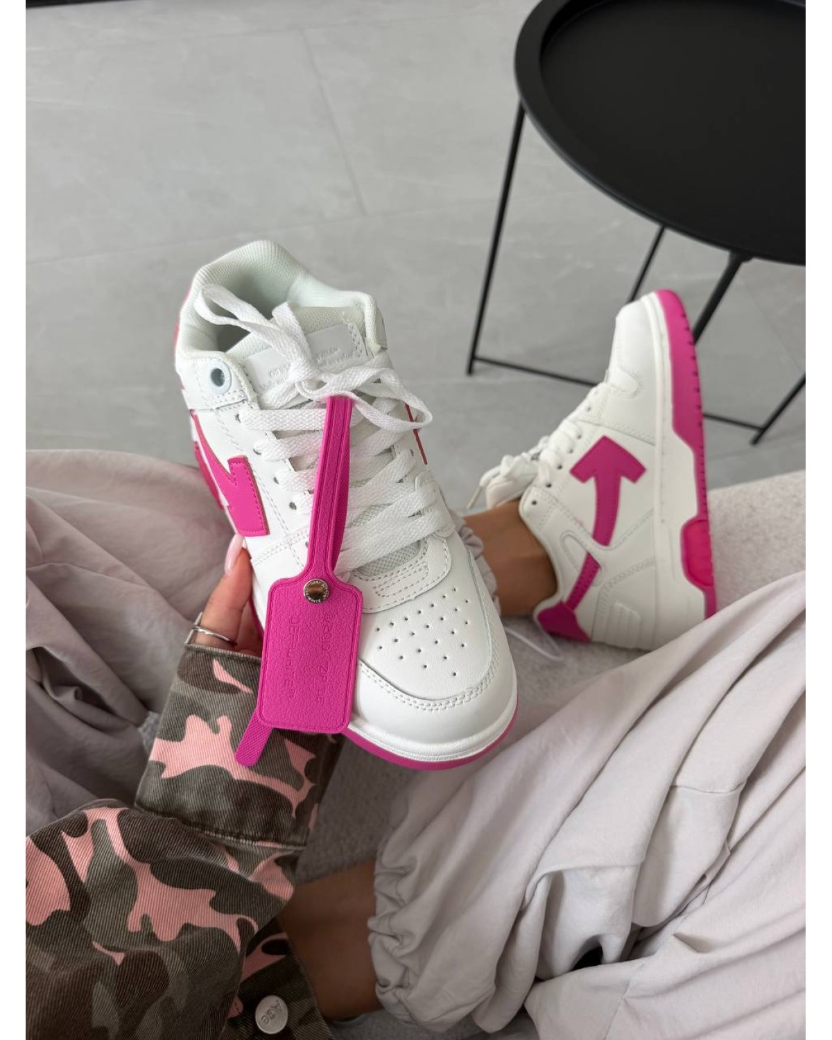 Off-White Out of Office White Fuchsia