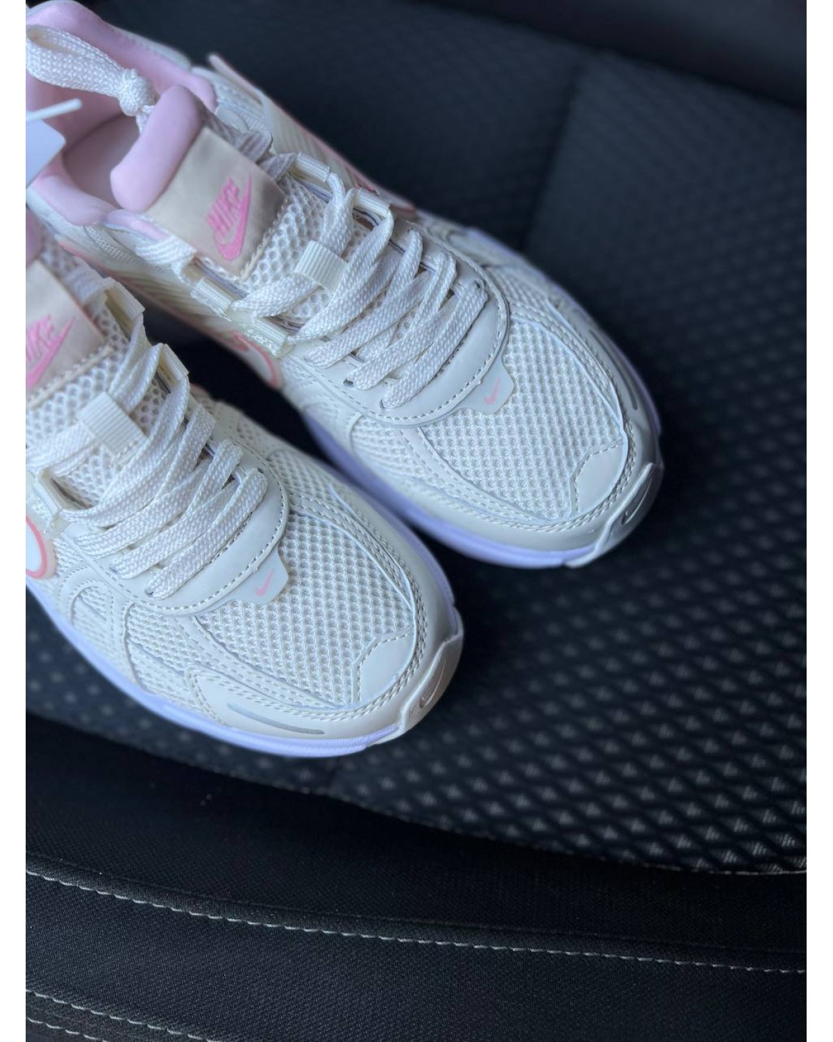 Nike V2K Run Beige Pink