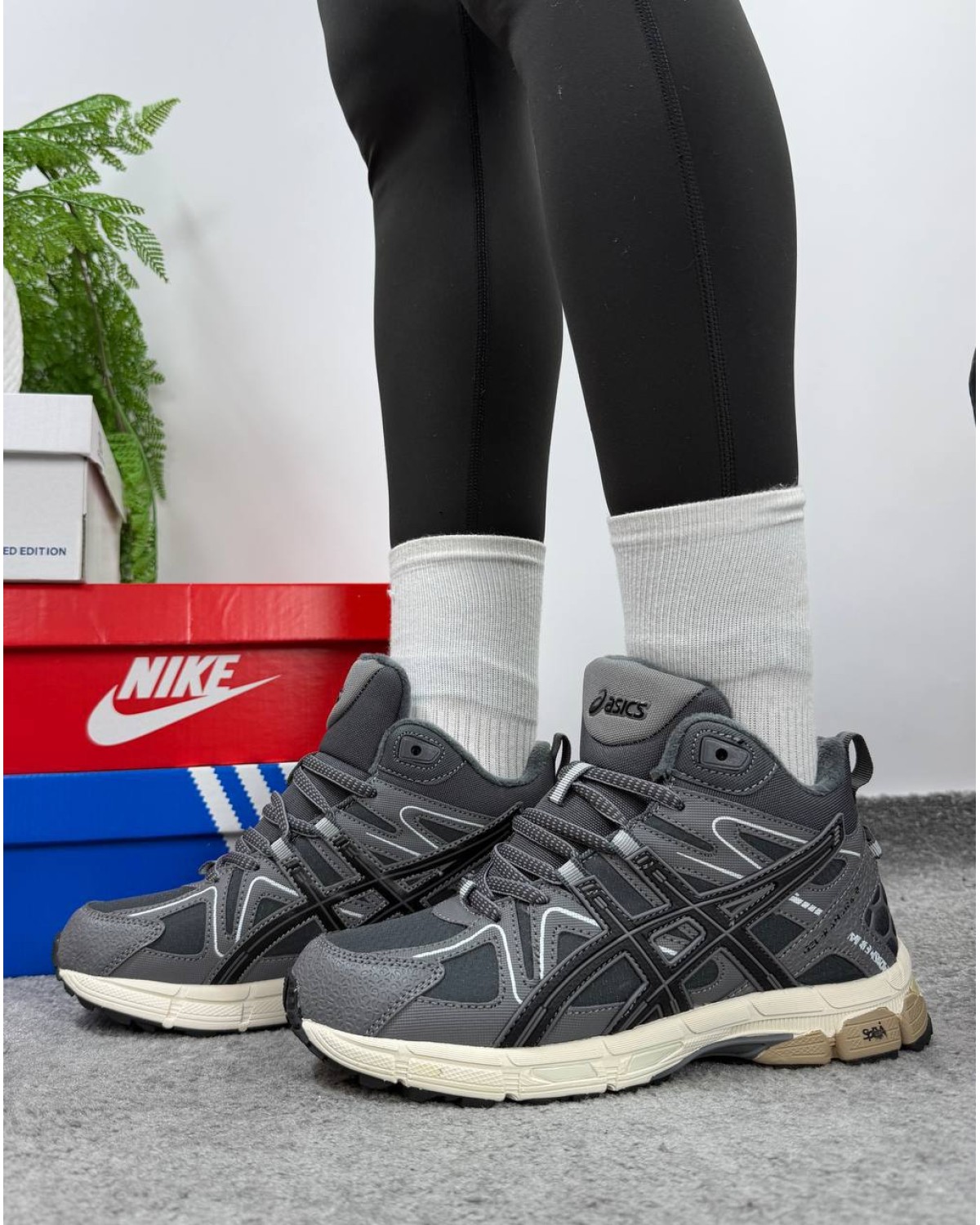 Asics Gel-Kahana 8 Grey Gore-Tex Fur