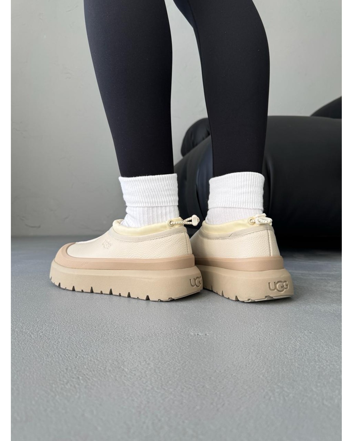 Ugg Tasman Hybrid Beige