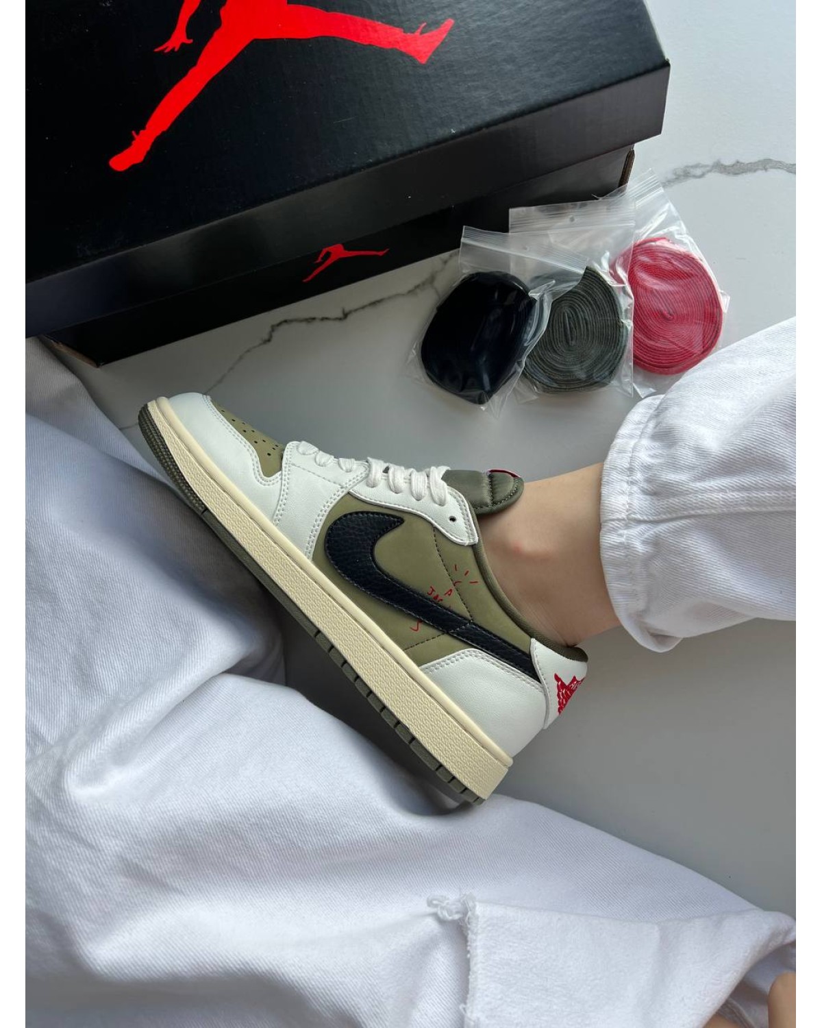 Jorgan 1 Low x Travis Scott OG SP Reverse Olive Medium Jorgan 1 Low x Travis Scott OG SP Reverse Olive Medium