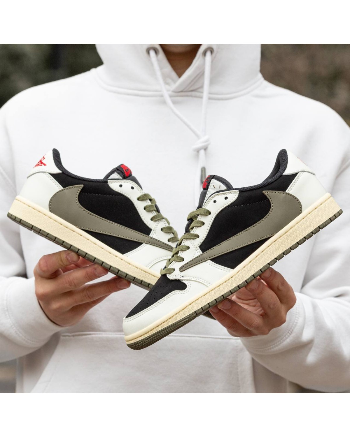 Nike Air Jordan 1 Low x Travis Scott Olive Nike Air Jordan 1 Low x Travis Scott Olive