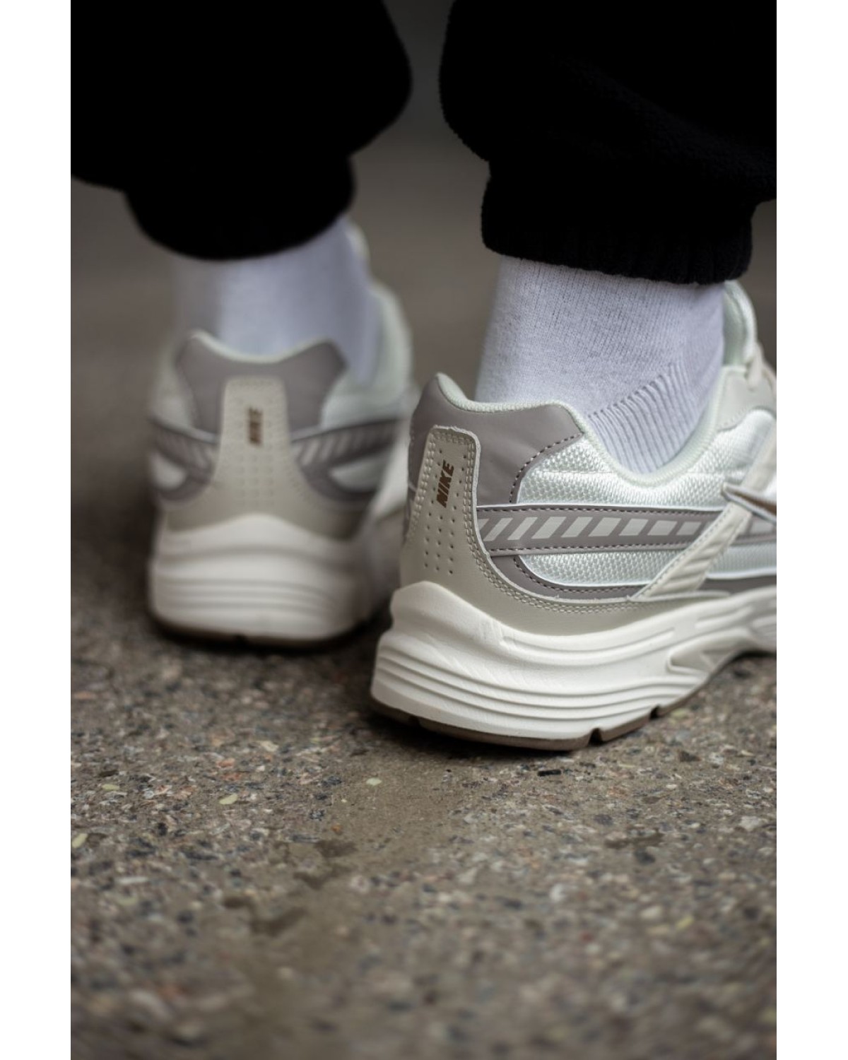 Nike Initiator White/Grey/Beige