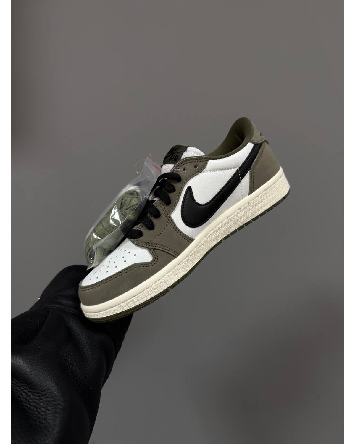 Air Jordan Retro 1 Medium Olive