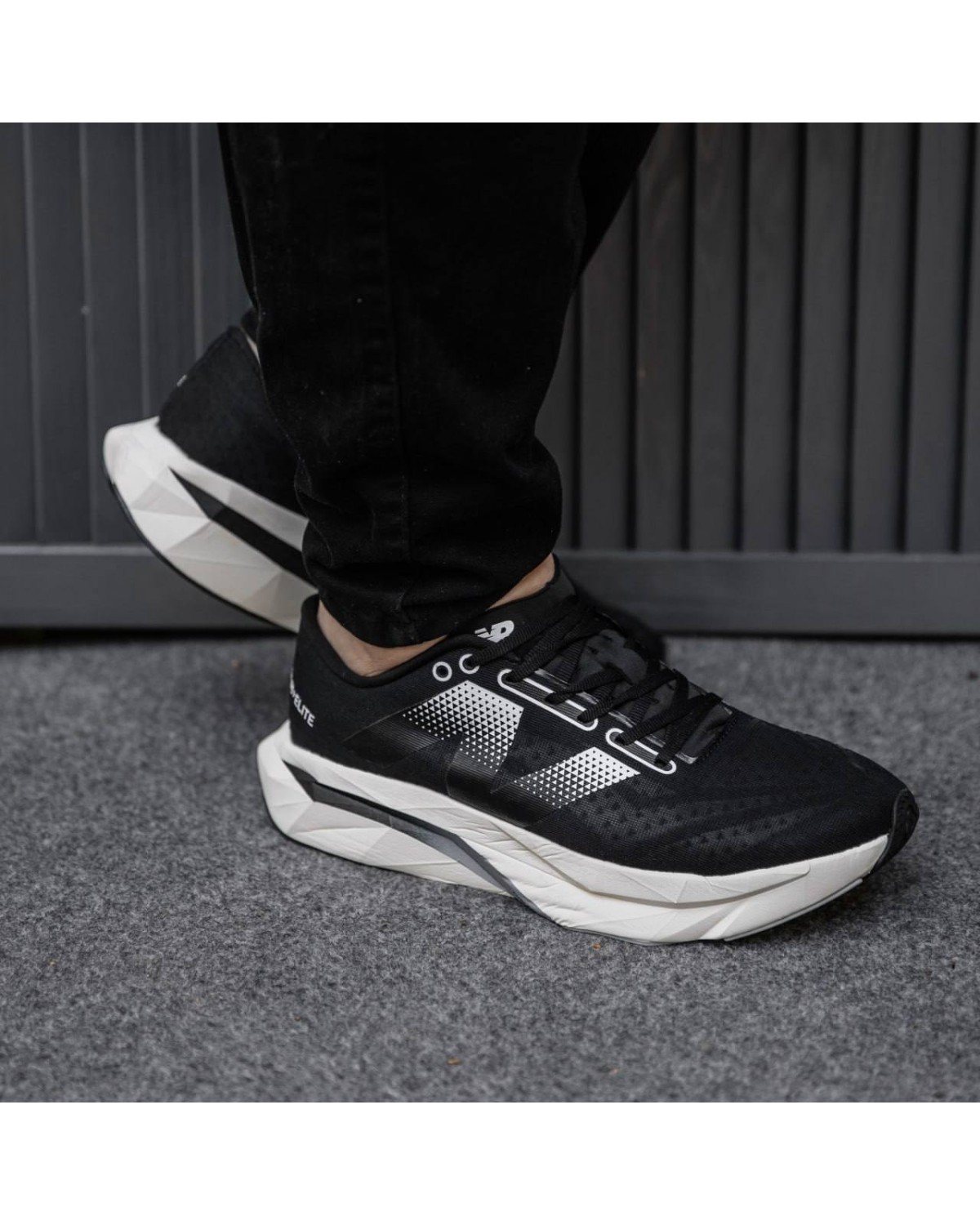 New Balance Elite V4