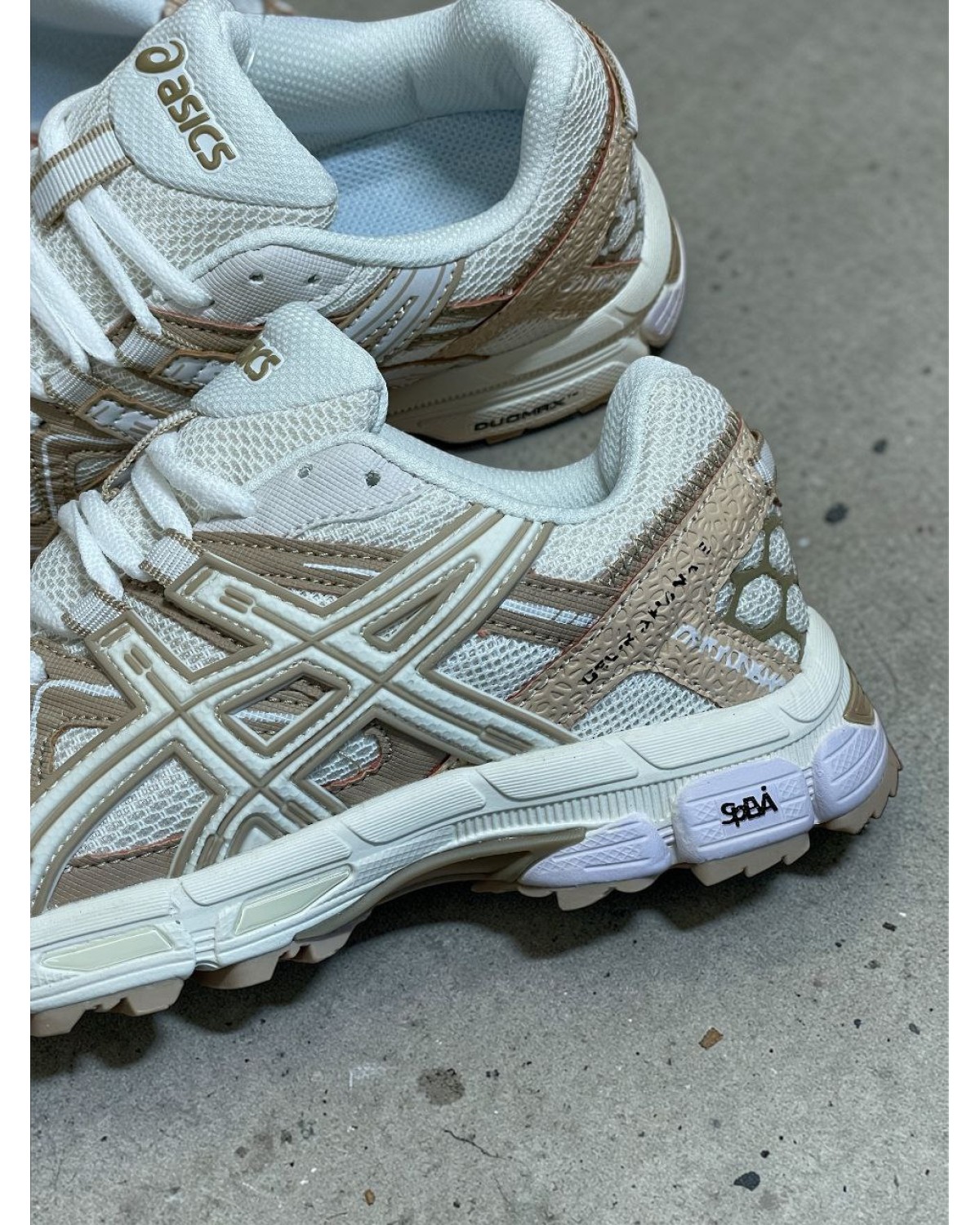 Asics Gel Kahana 8 Beige