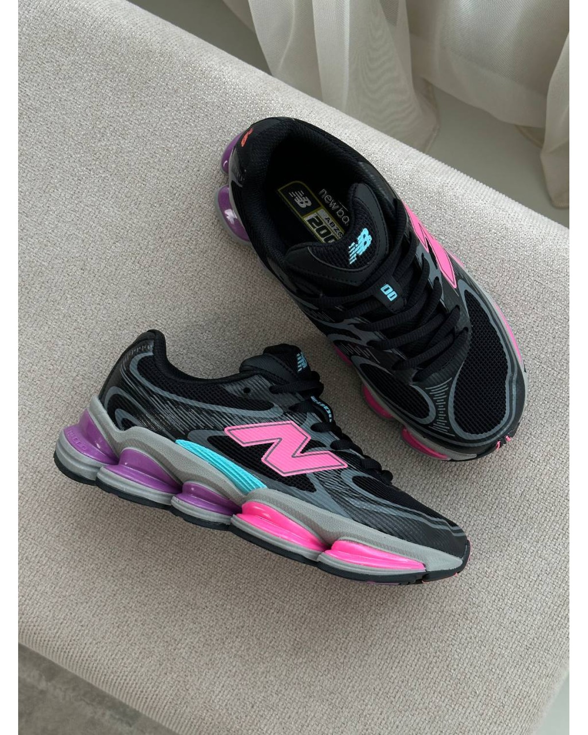 New Balance 2000 Black Grey Pink
