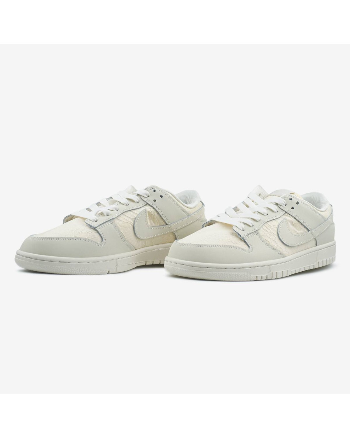 Nike SB Dunk Low Lace Pack Regal Beige