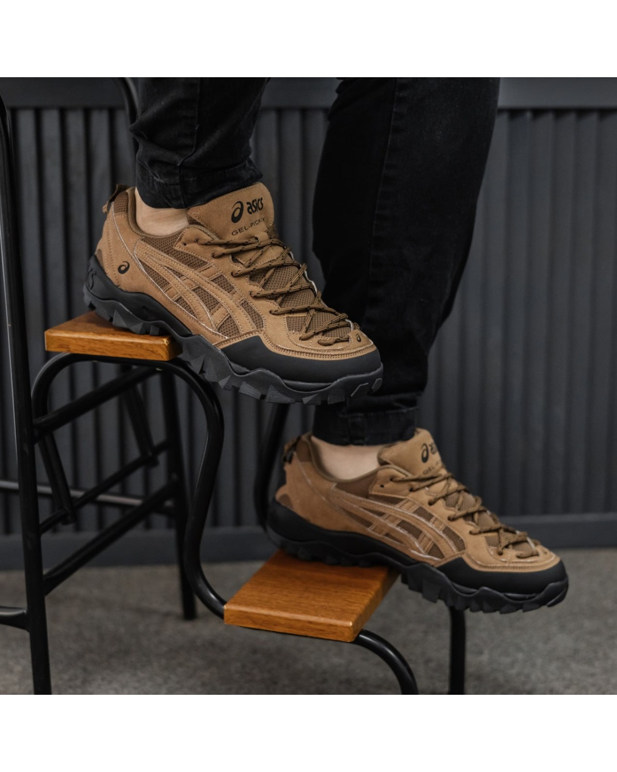 Asics Gel-Pickax Brown Black