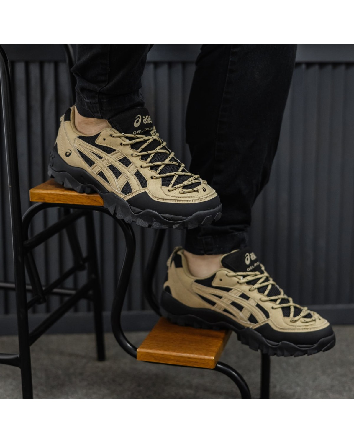 Asics Gel-Pickax Beige Black