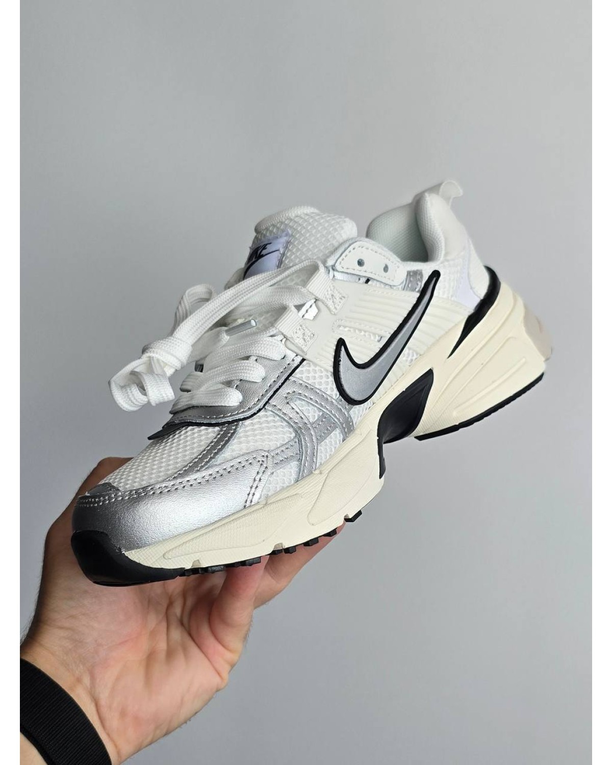 Nike V2K Run White/Silver/Black