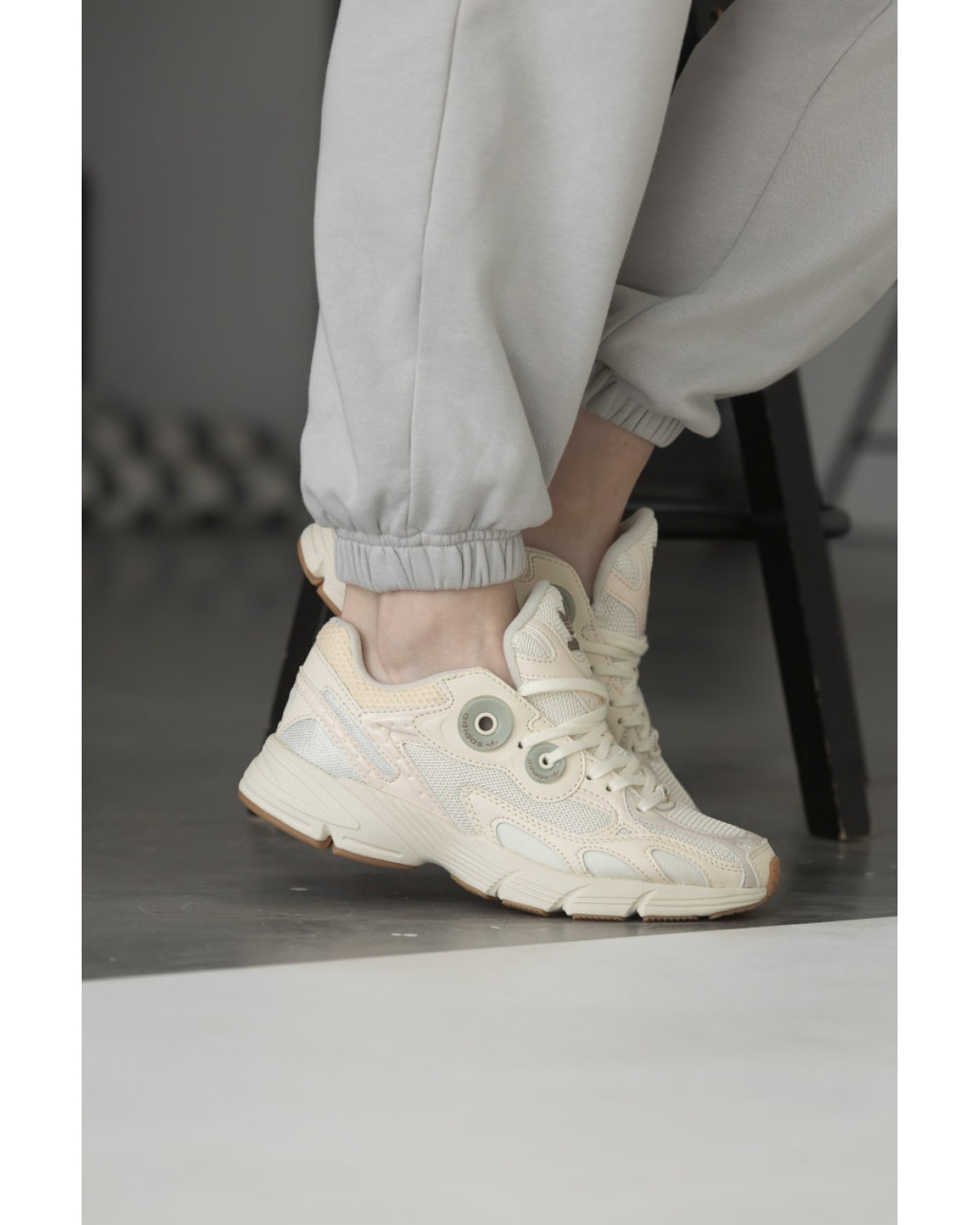 Adidas Astir Beige