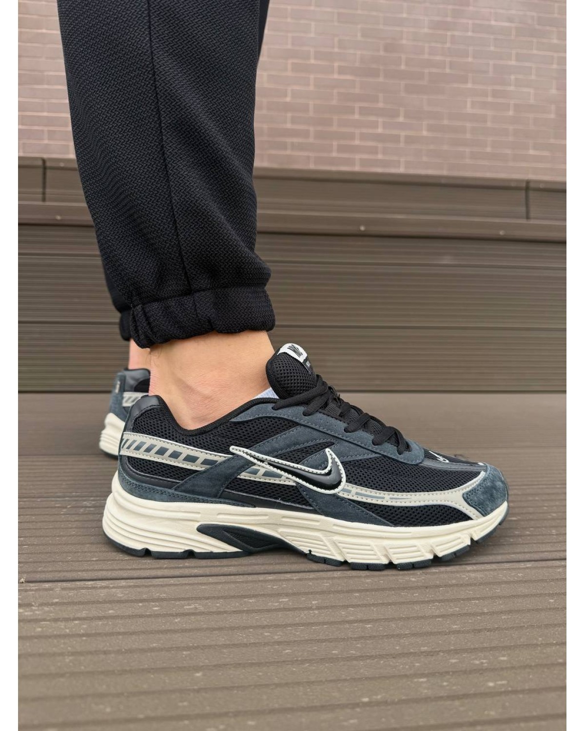 Nike Initiator Black White