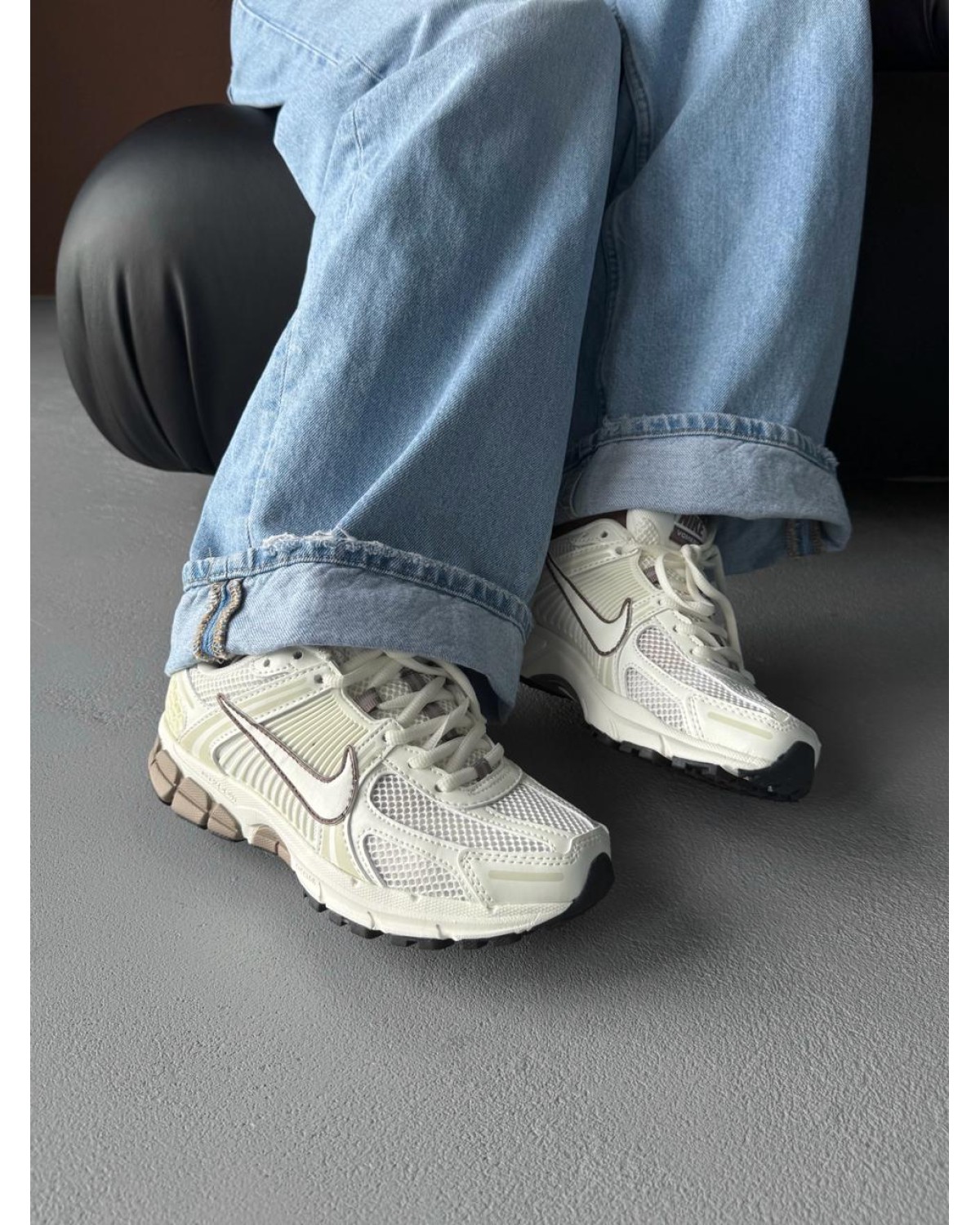 Nike Zoom Roam Vomero 5 Sail Mink Brown
