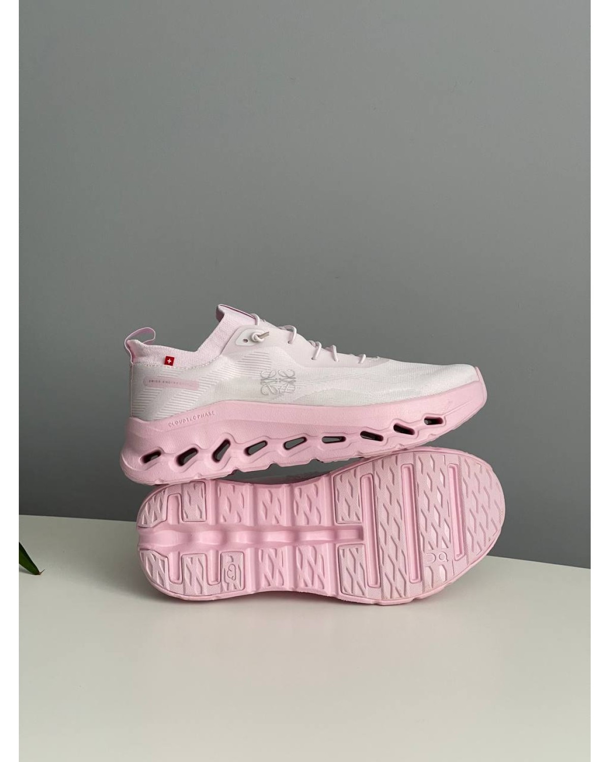ON Running Cloudtilt x Loewe Pale Pink