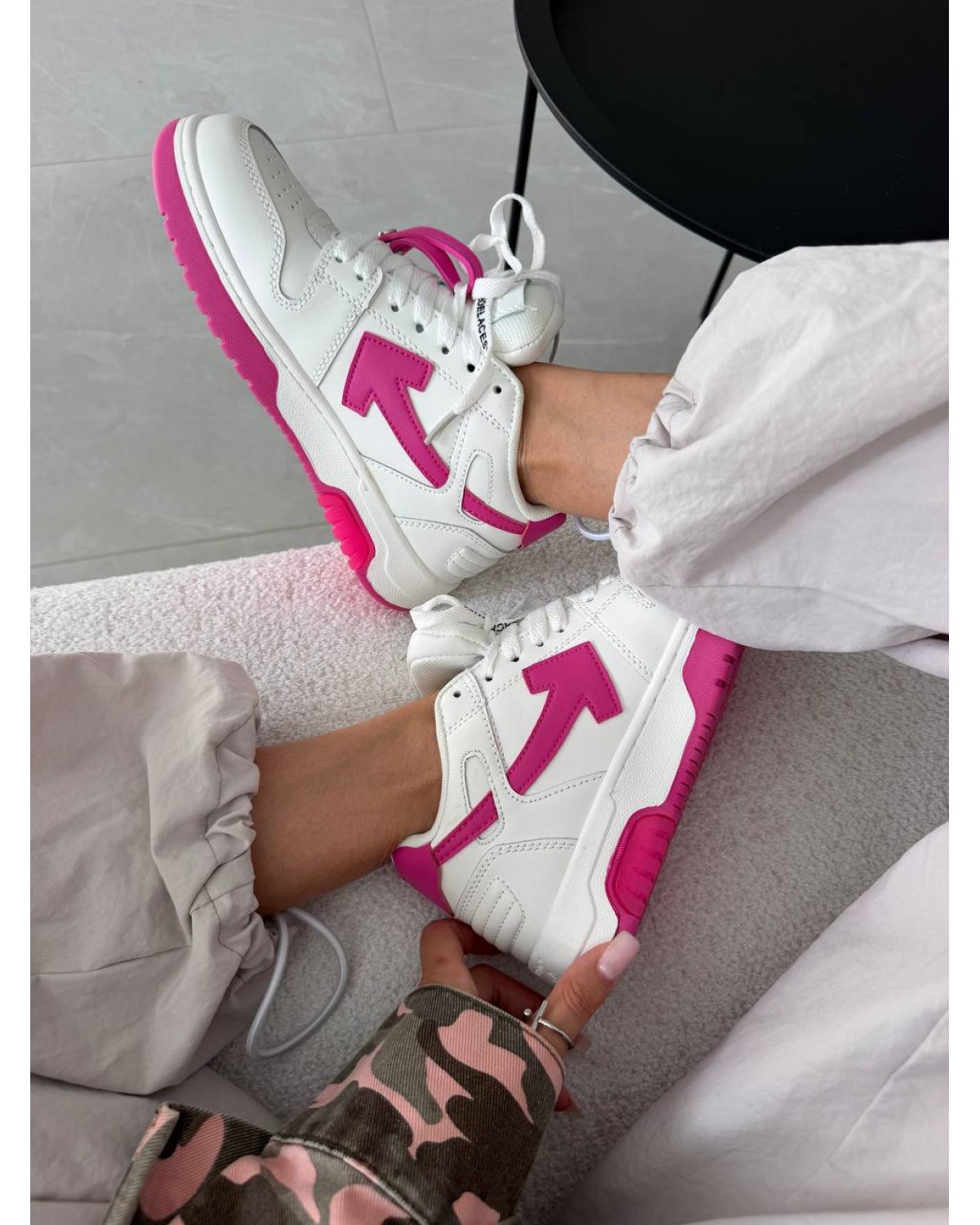 Off-White Out of Office White Fuchsia