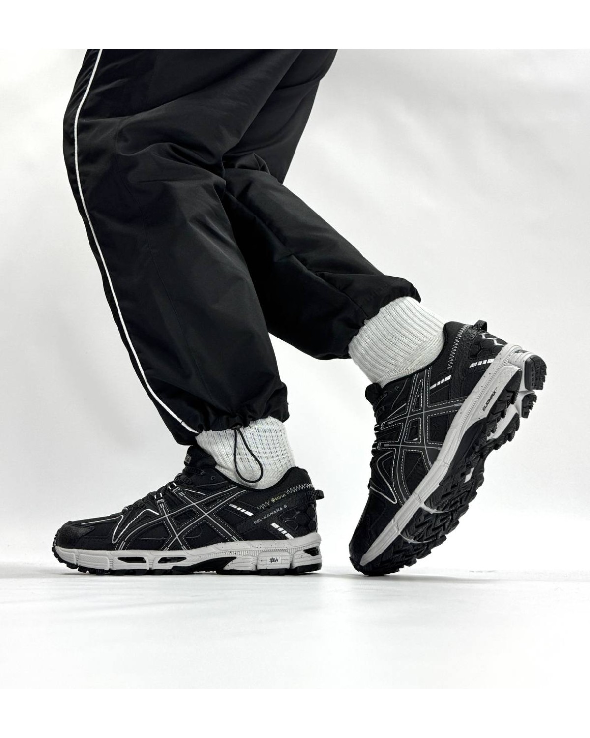 Asics Gel Kahana 8 Black White