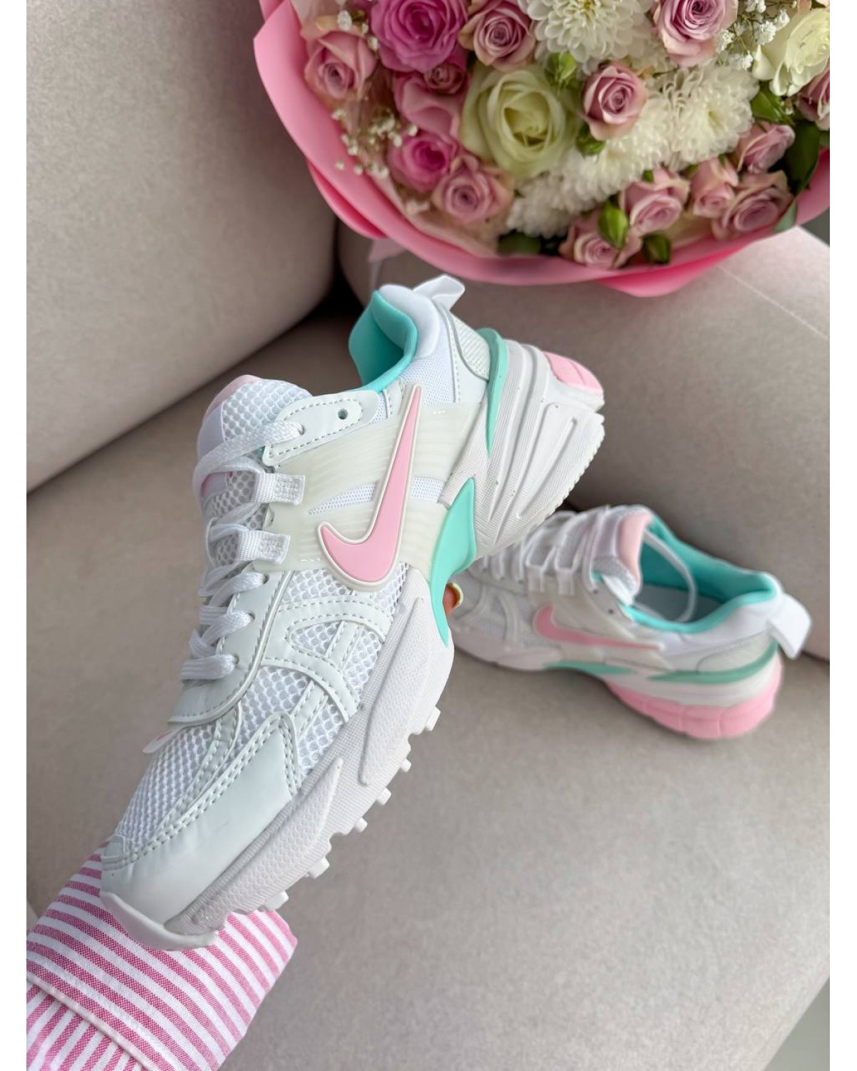 Nike V2K Runtekk White/Pink