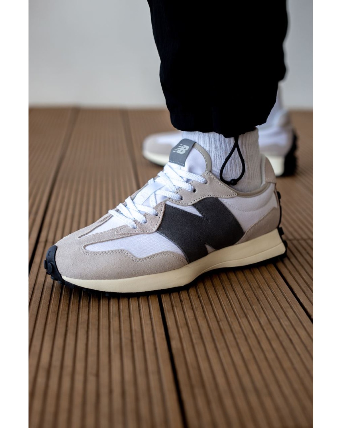 New Balance 327 White/Black/Grey