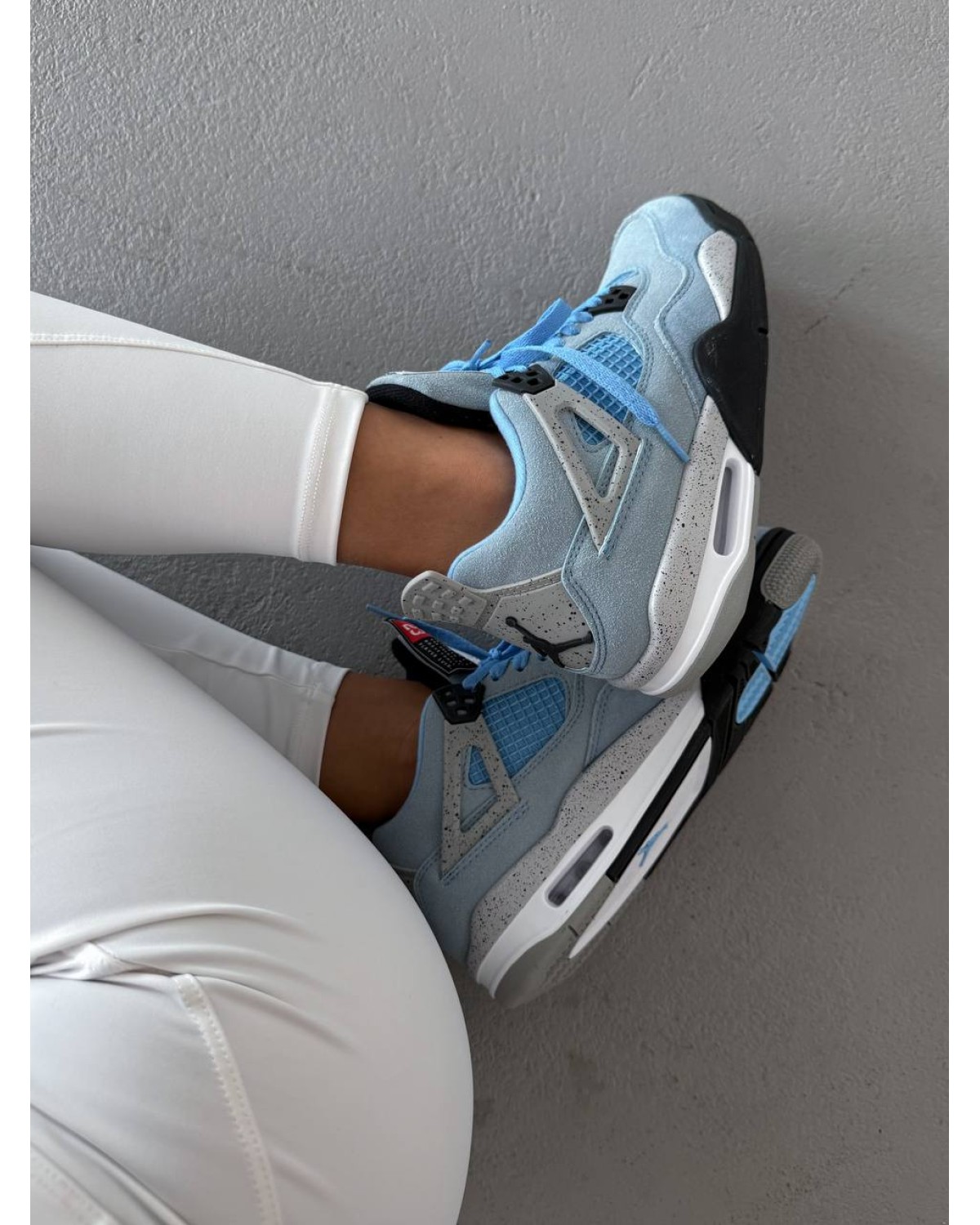 Air Jordan 4 University Blue