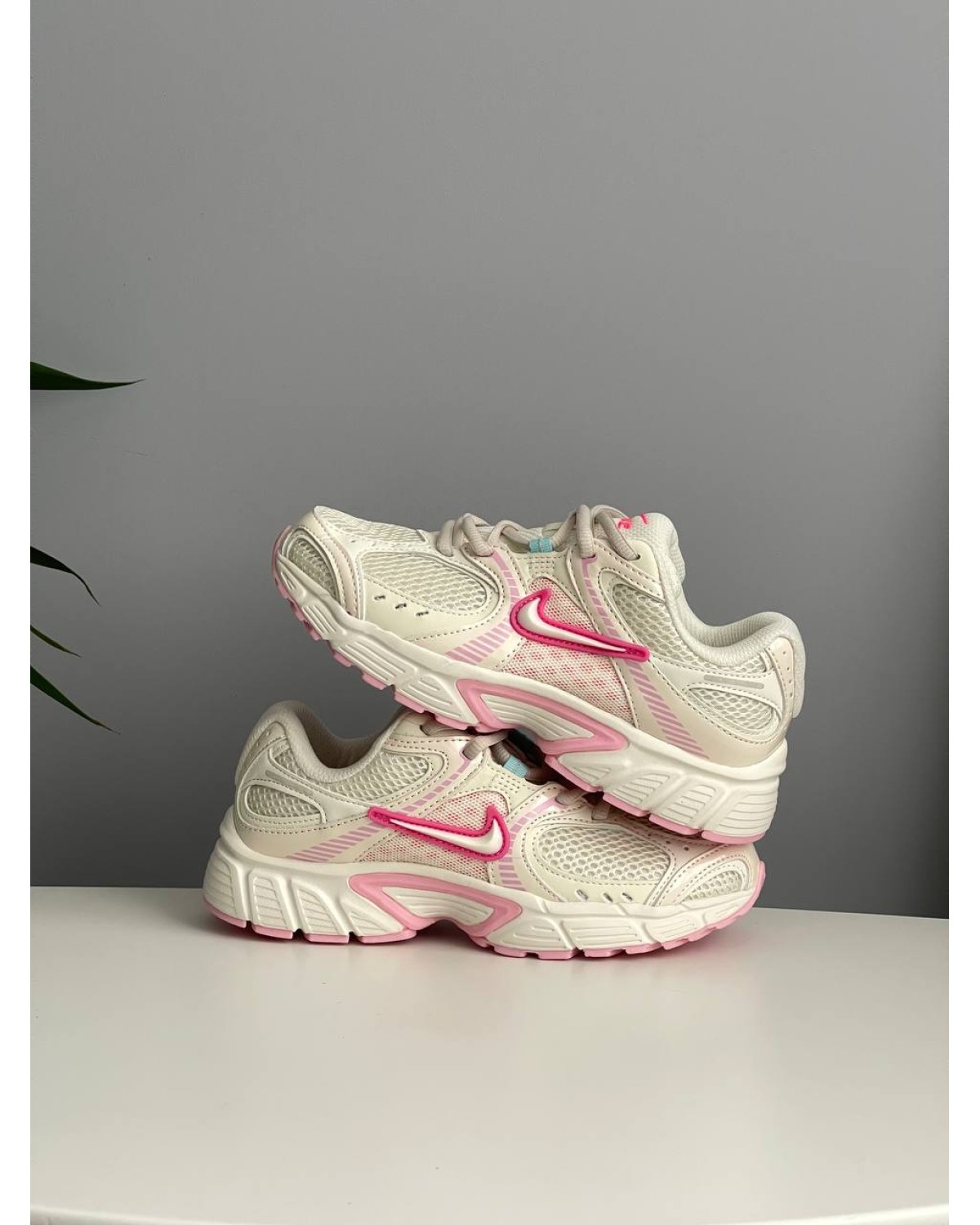 Nike V5 RNR Beige Pink Nike V5 RNR Beige Pink