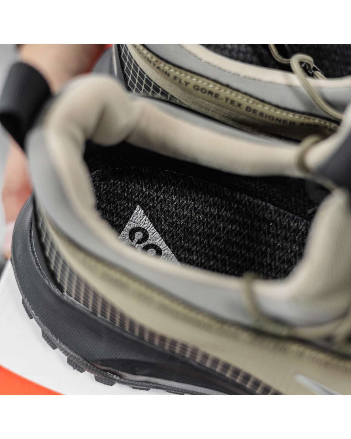 Nike ACG Mountain Fly Nike ACG Mountain Fly