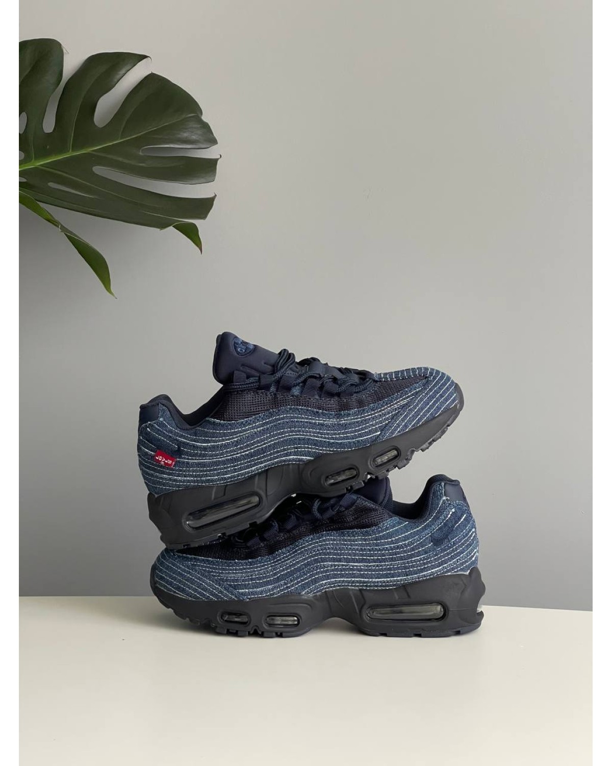 Nike Air Max 95 OG Levi’s Obsidian