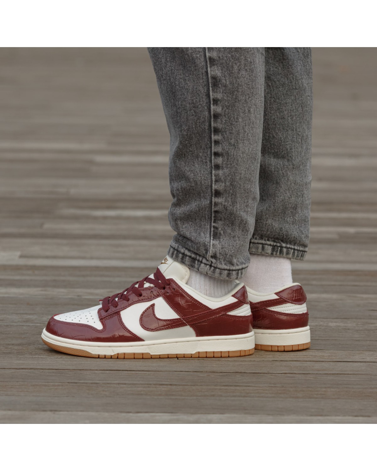 Nike Sb Dunk Burgundy