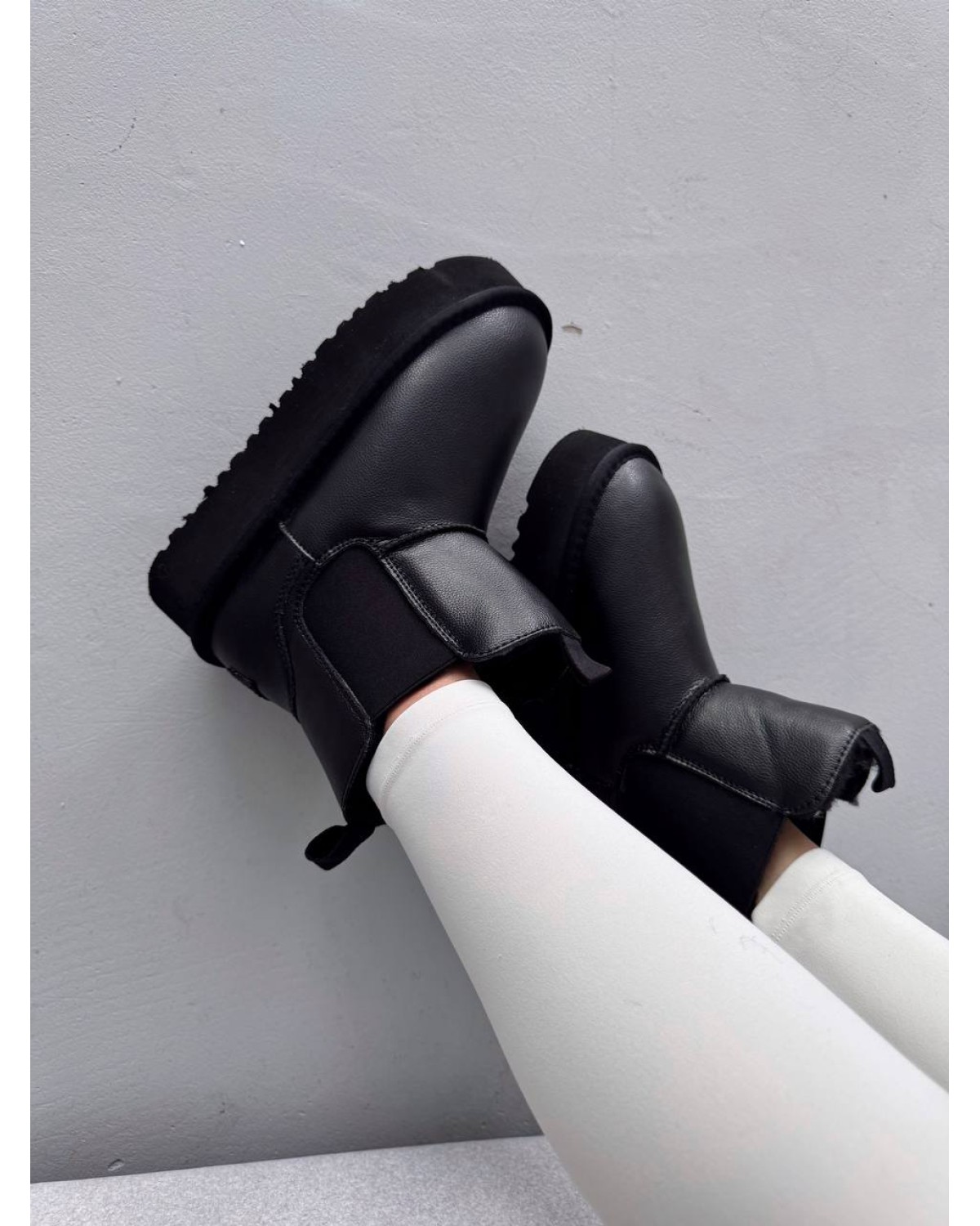 Ugg Chelsea Black Leather Ugg Chelsea Black Leather