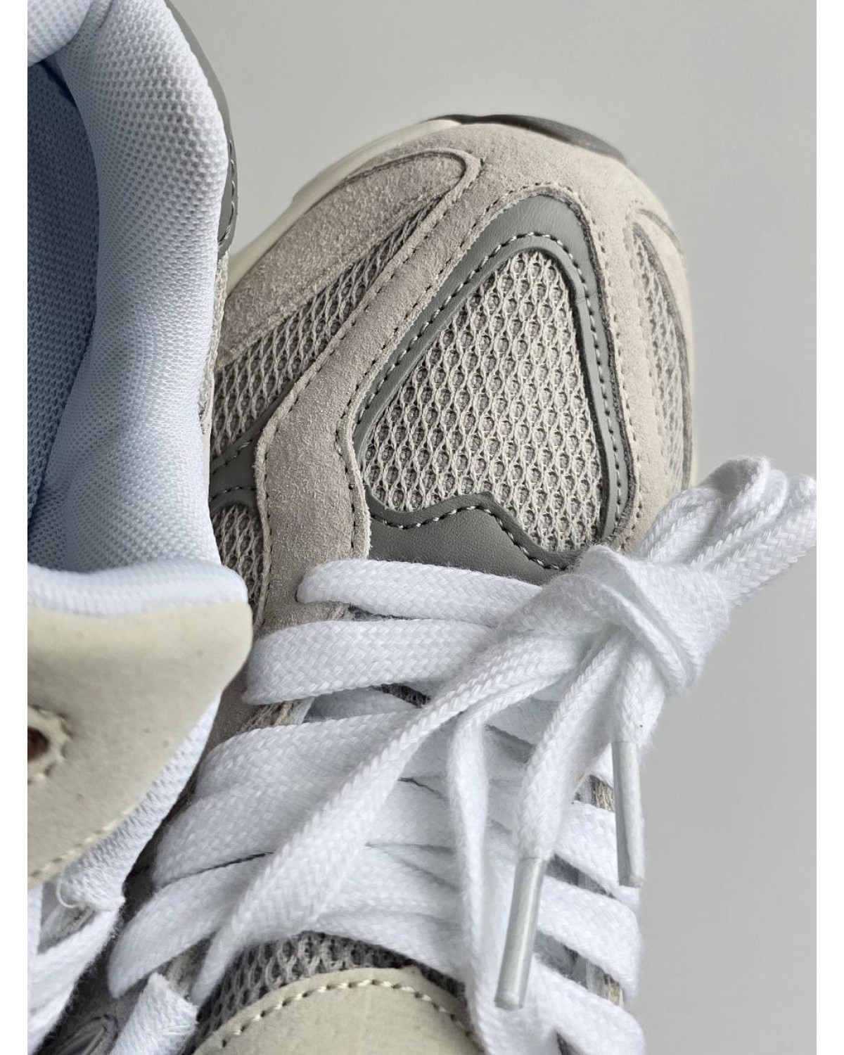 New Balance 9060 Beige