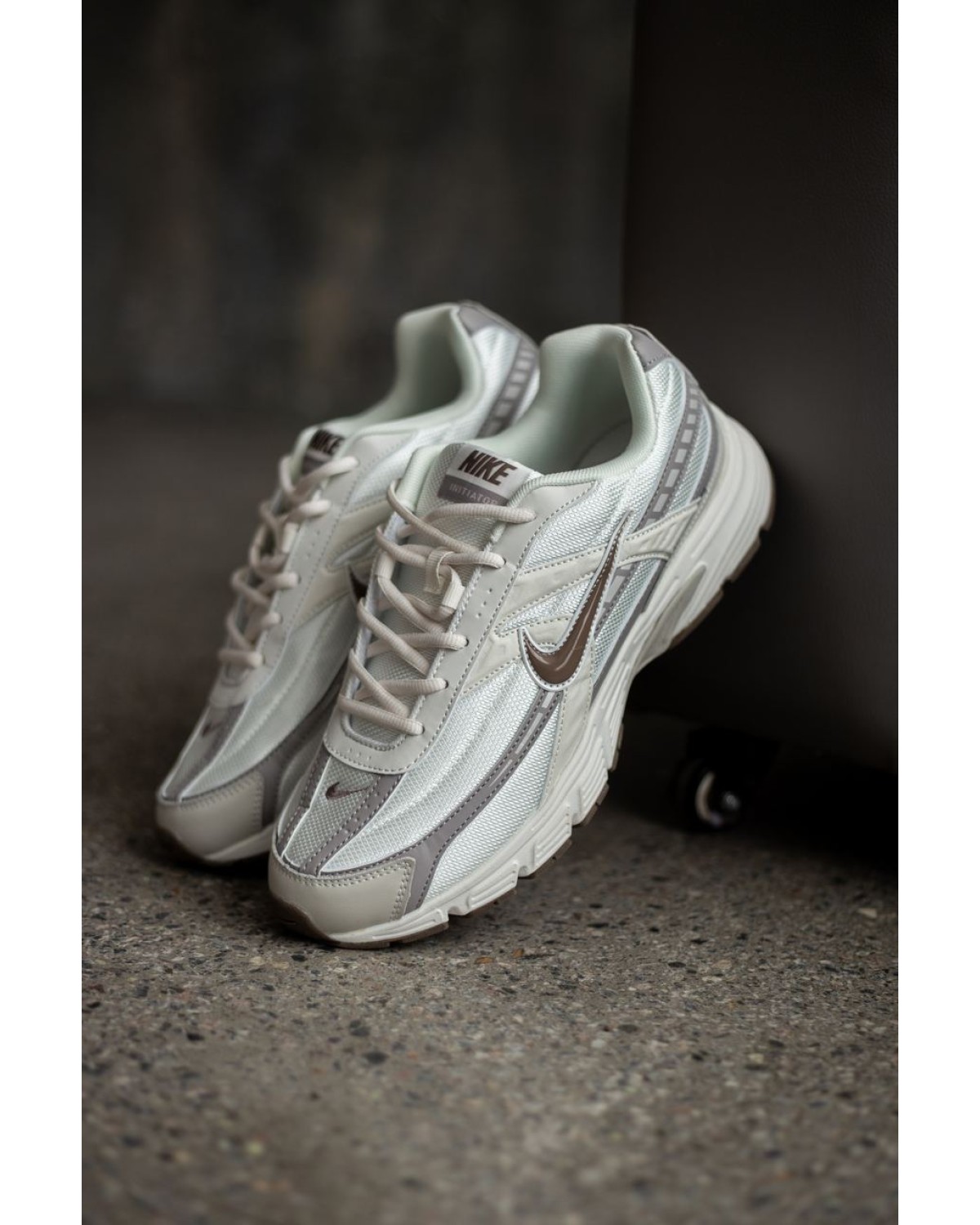 Nike Initiator White/Grey/Beige