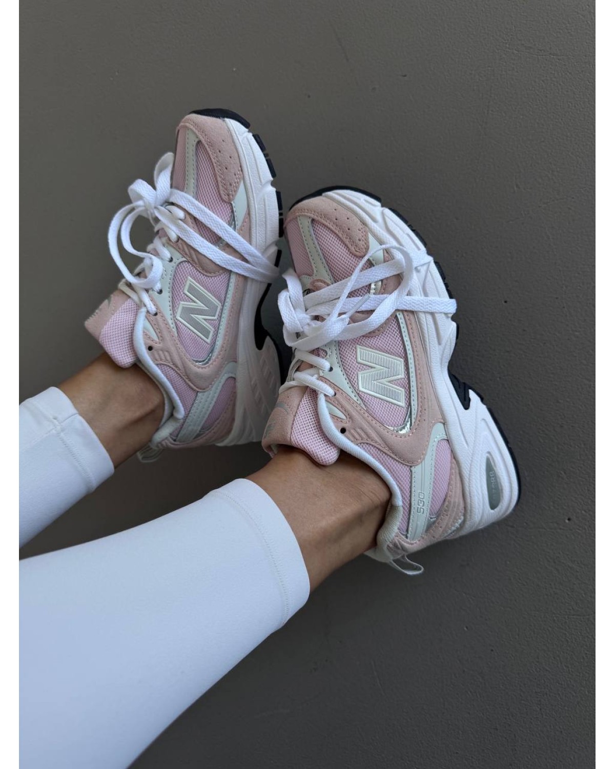 New Balance 530 Pink/White Laces