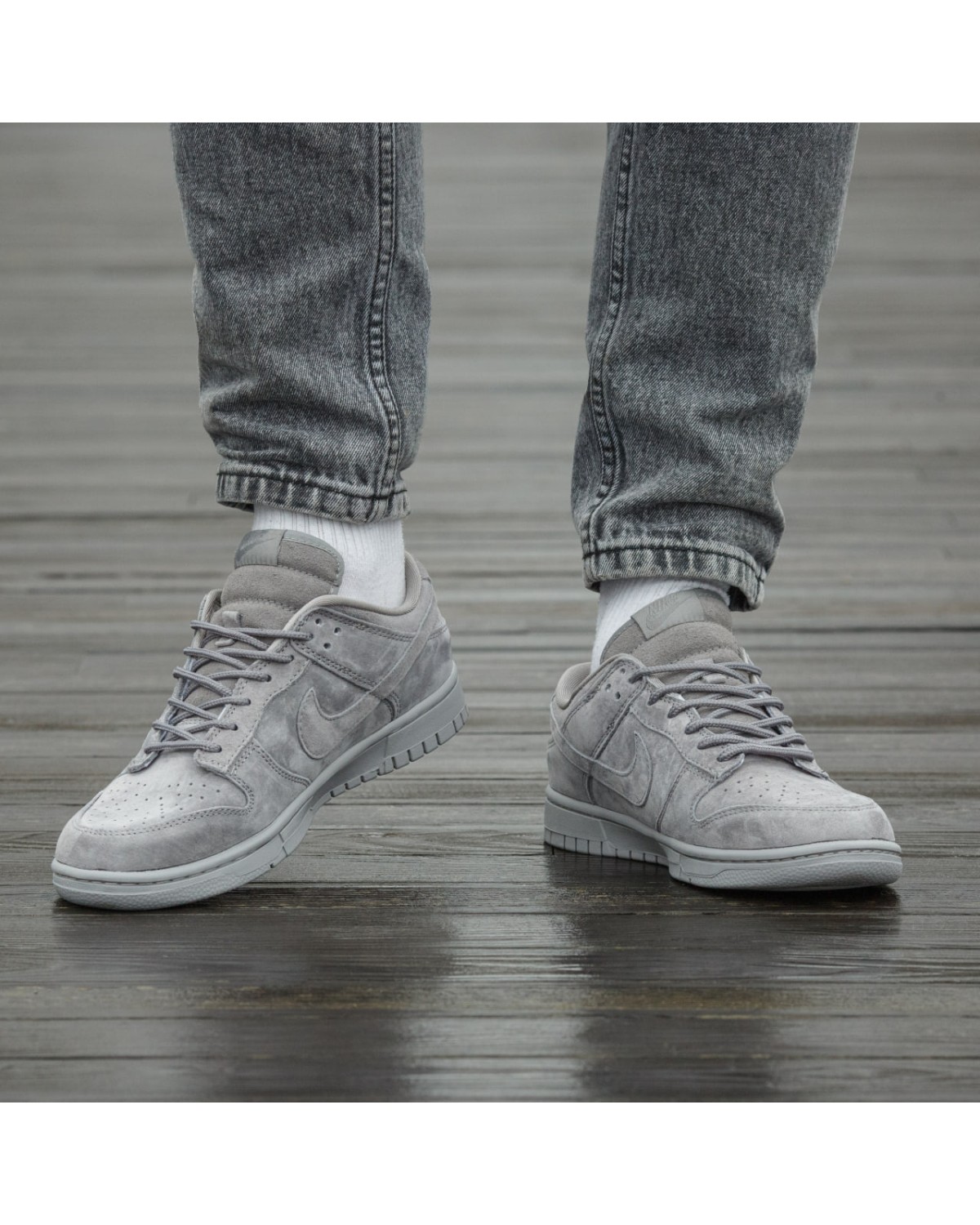 Nike SB Dunk Low x Supreme