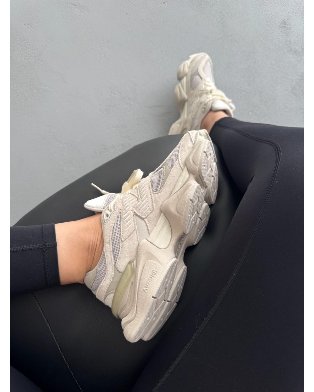 New Balance 9060 Beige/Pink