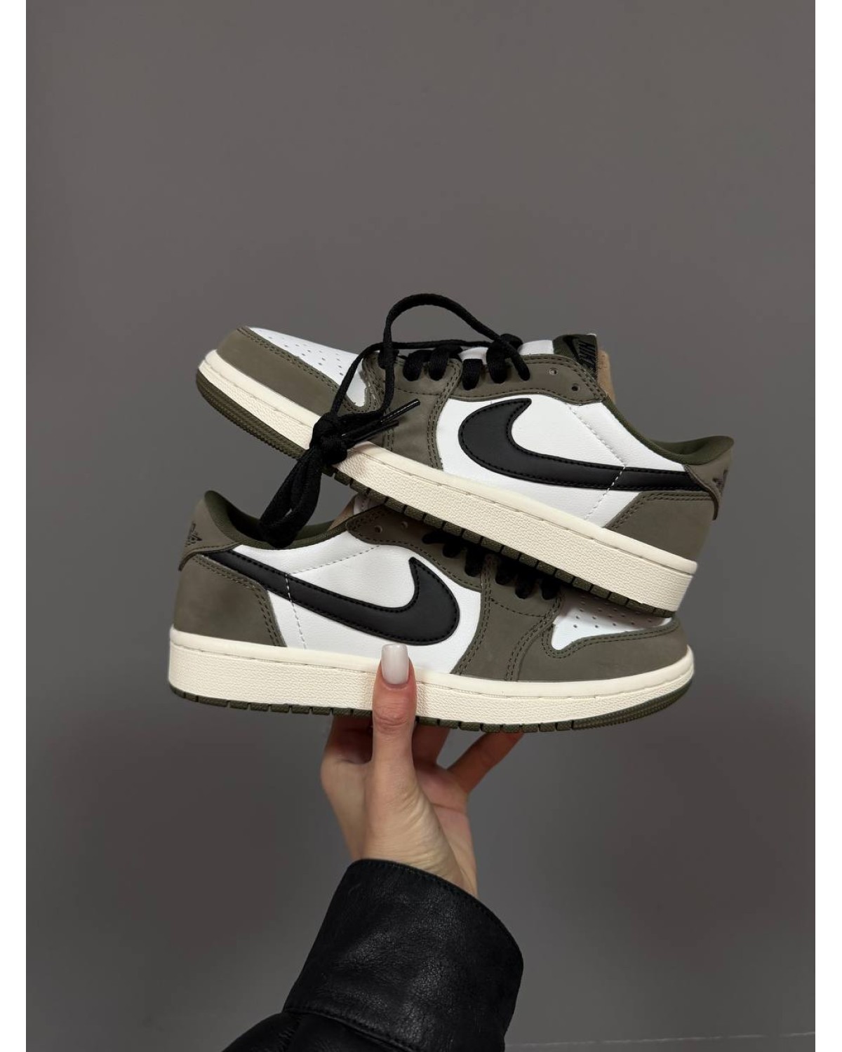 Air Jordan Retro 1 Medium Olive