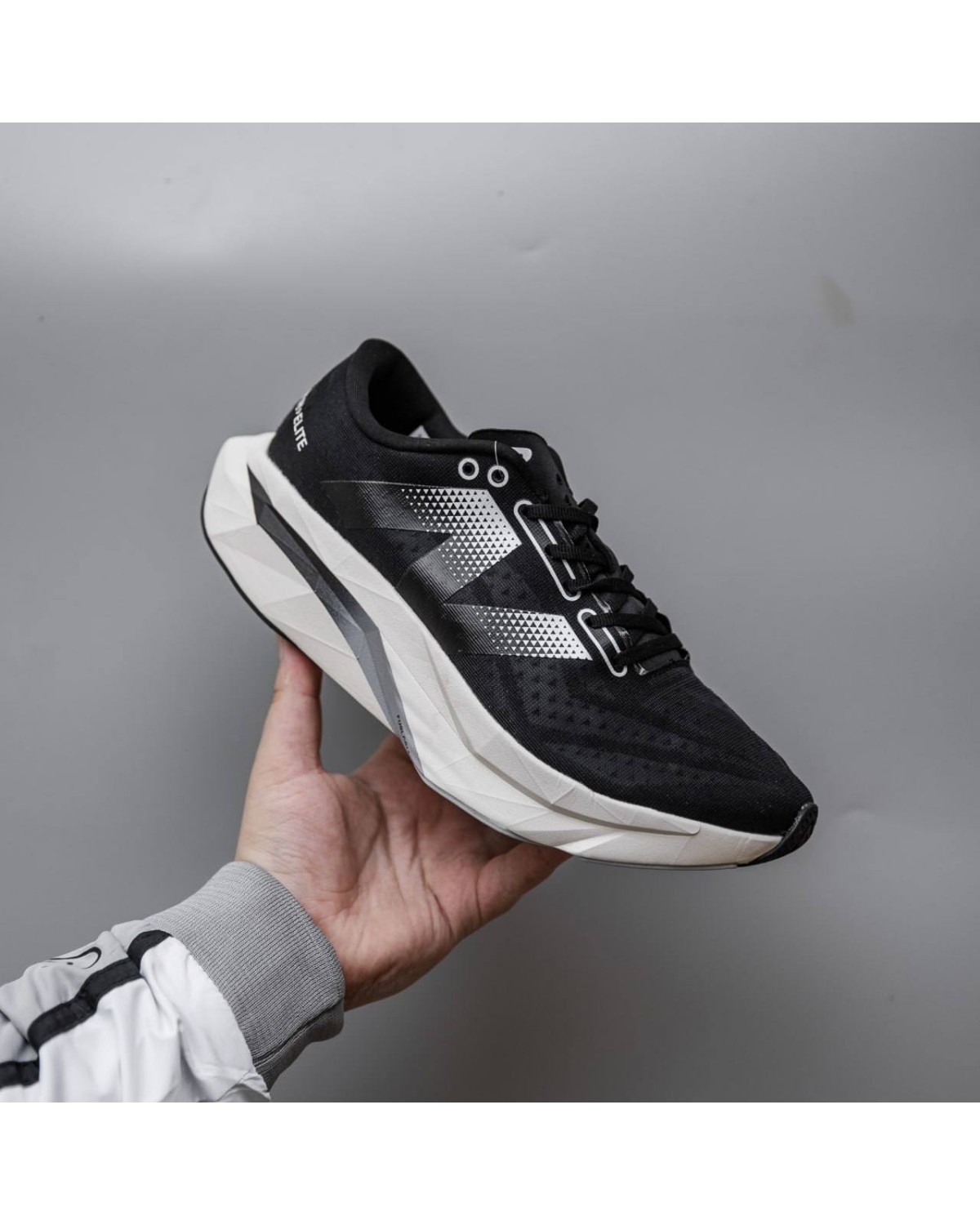 New Balance Elite V4