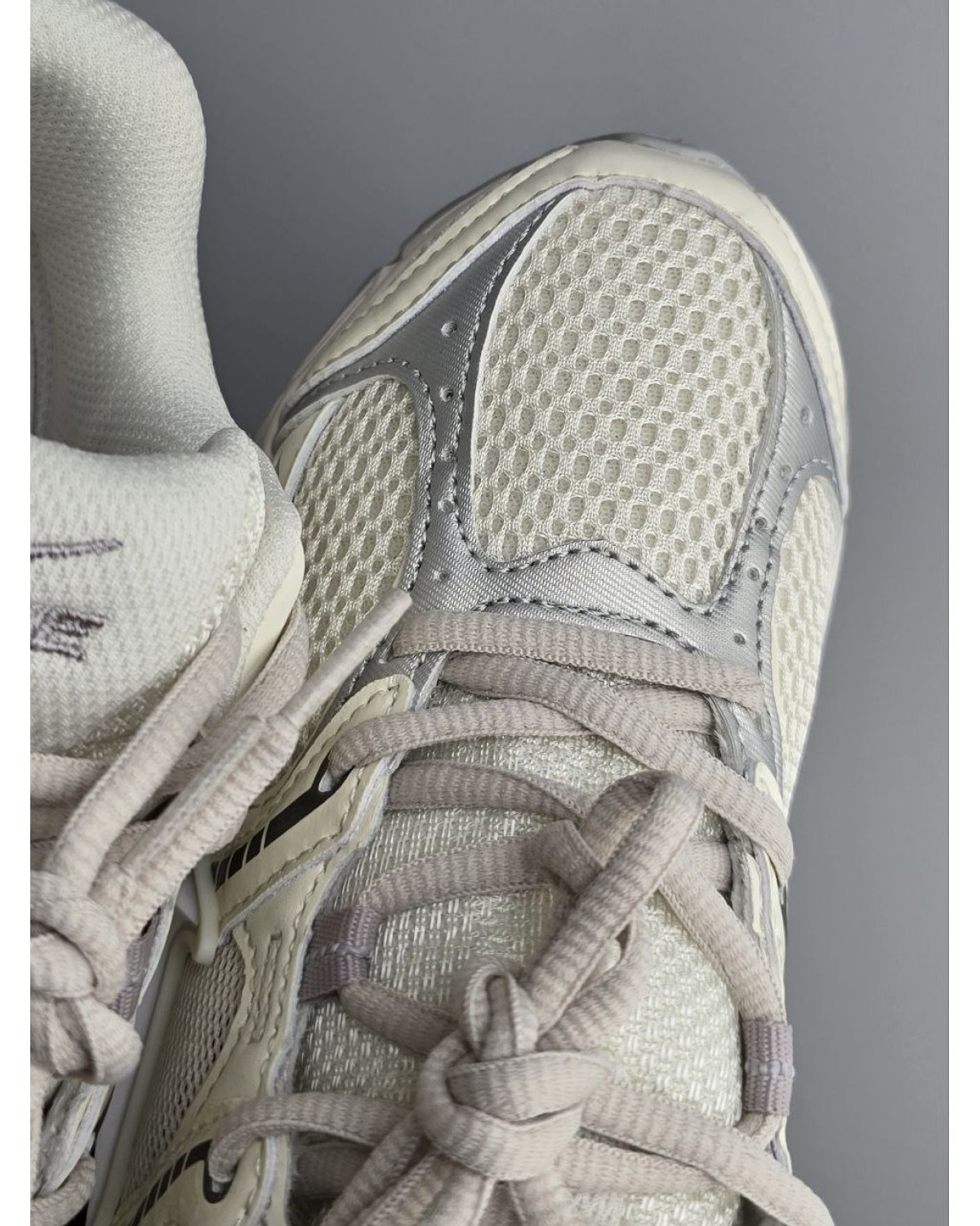 Nike V5 RNR Cream/Beige