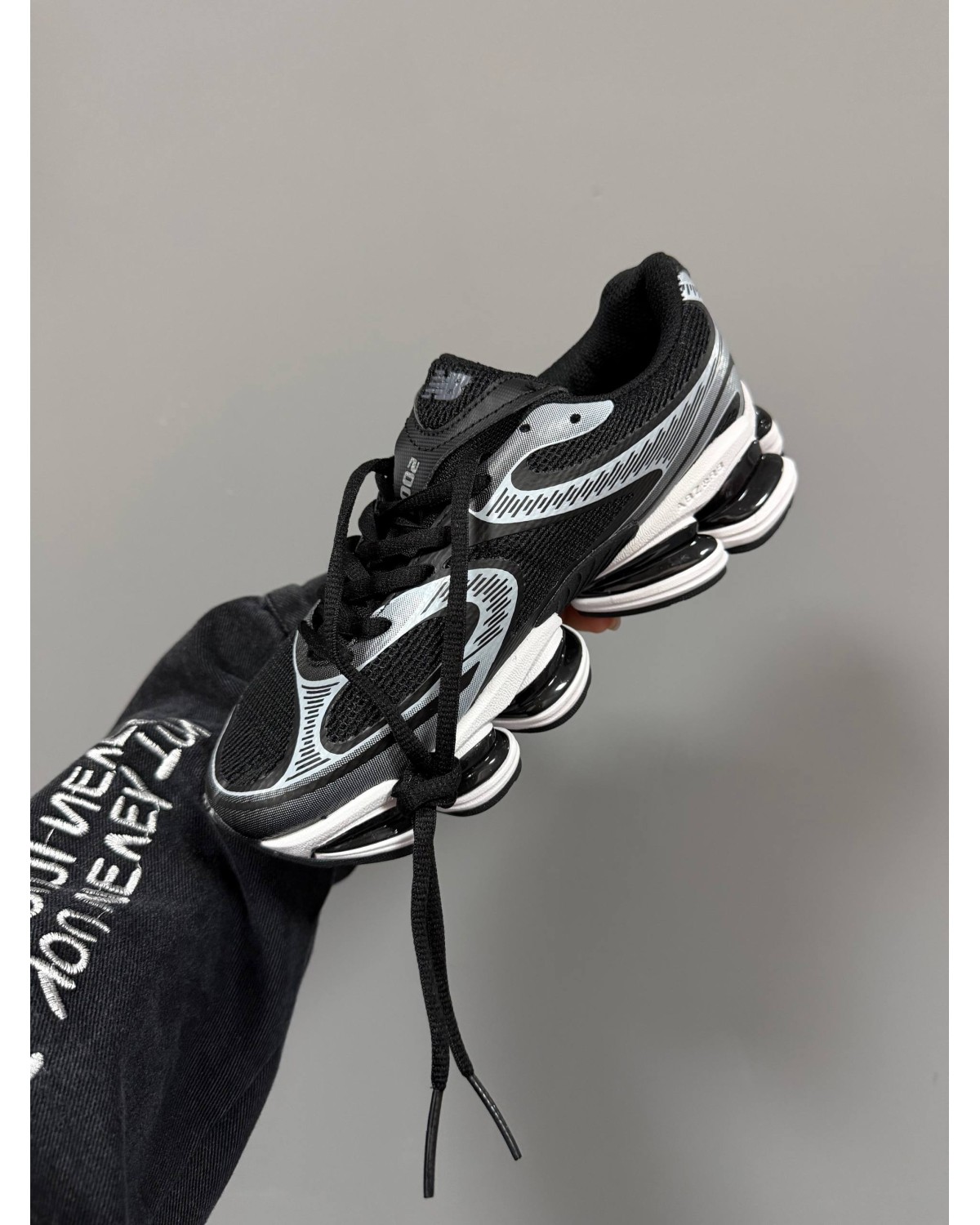 New Balance 2000 Black/White/Metallic