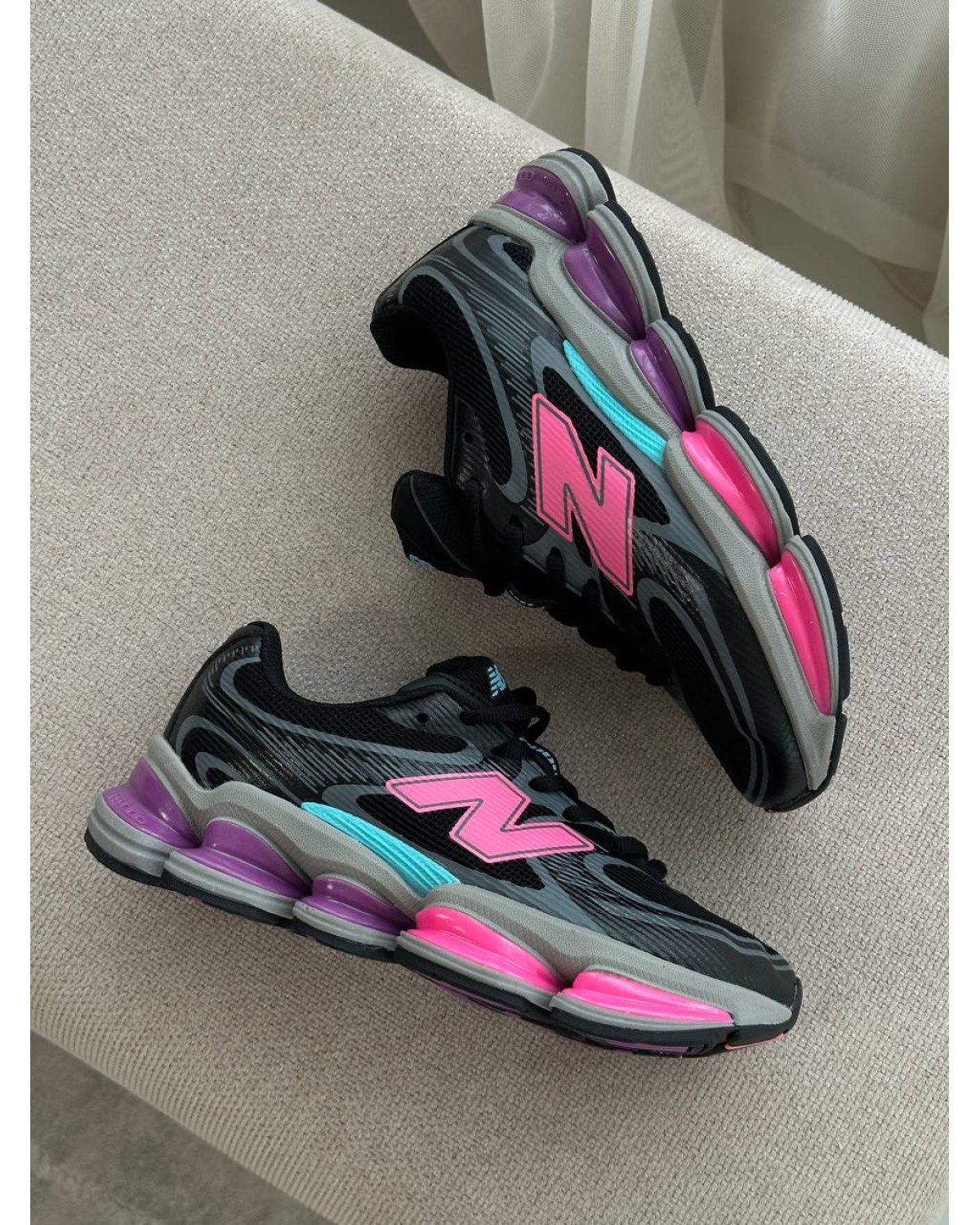 New Balance 2000 Black Grey Pink