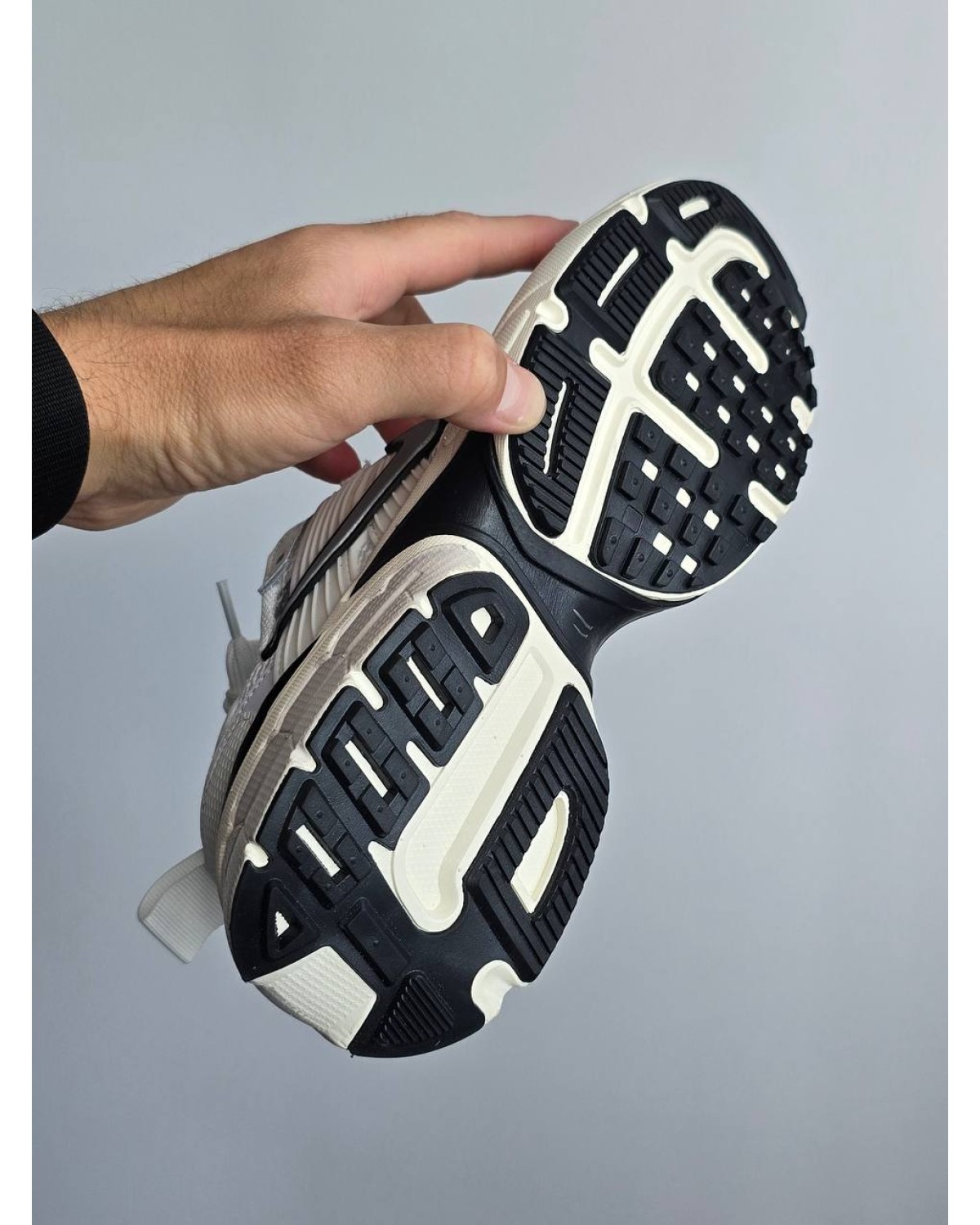 Nike V2K Run White/Silver/Black