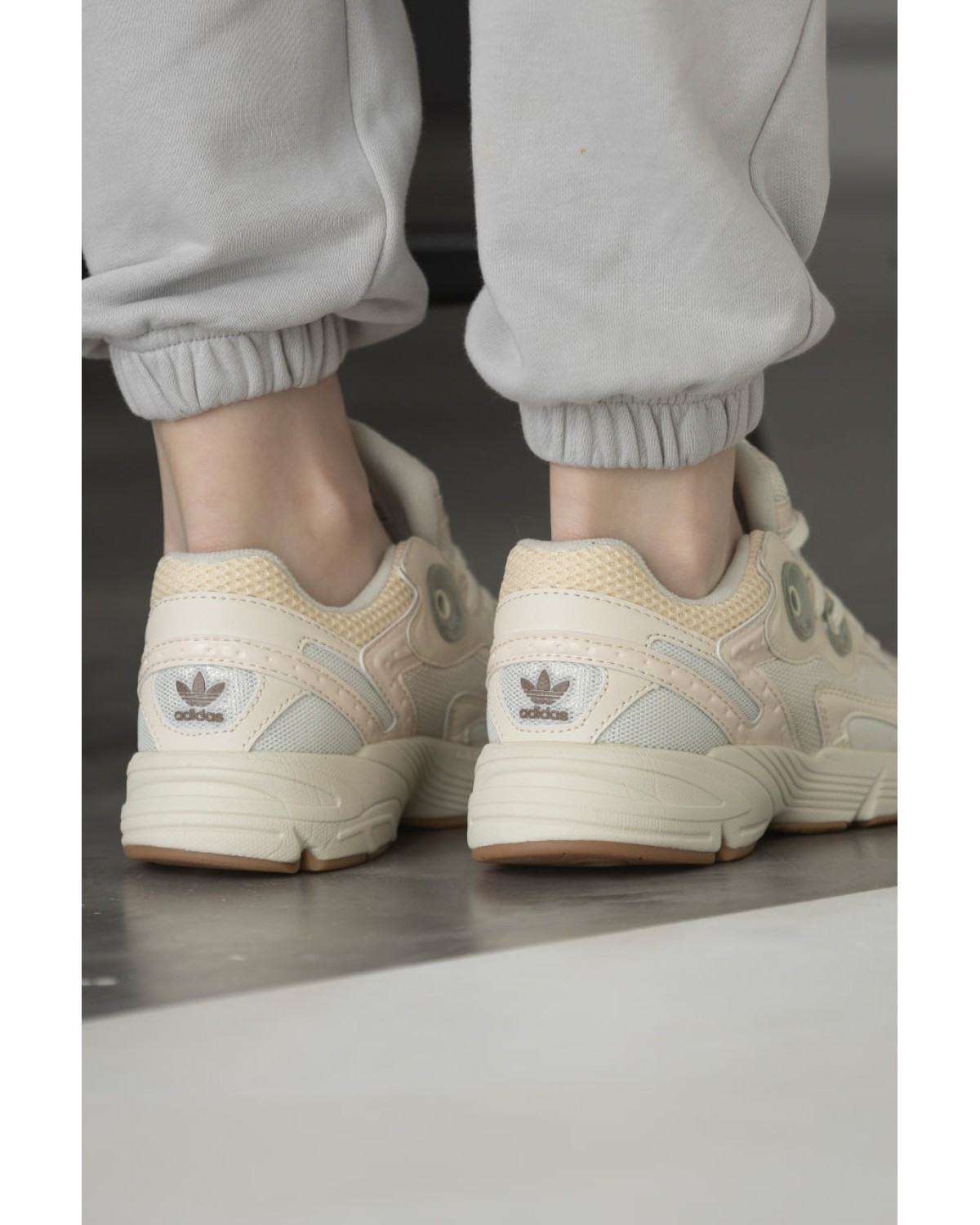 Adidas Astir Beige